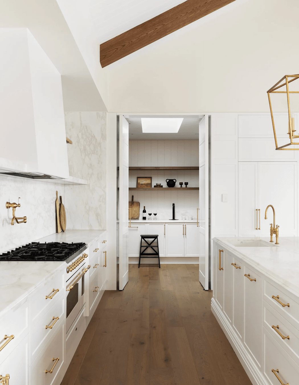 alisa-and-lysandra-brighton-bungalow-butlers-pantry-67a02dab1707d.png