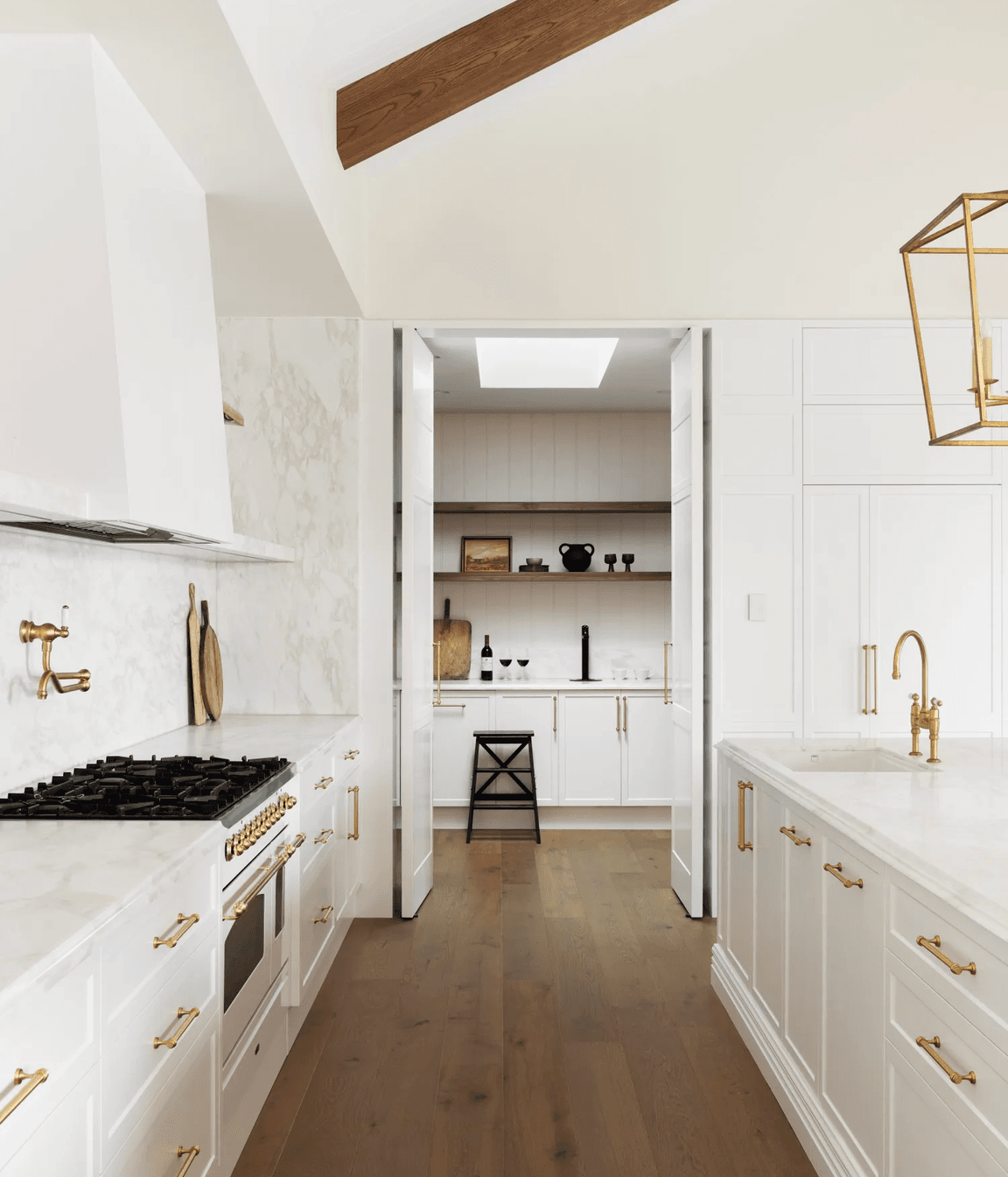 alisa-and-lysandra-brighton-bungalow-butlers-pantry-67a02dab1707d.png