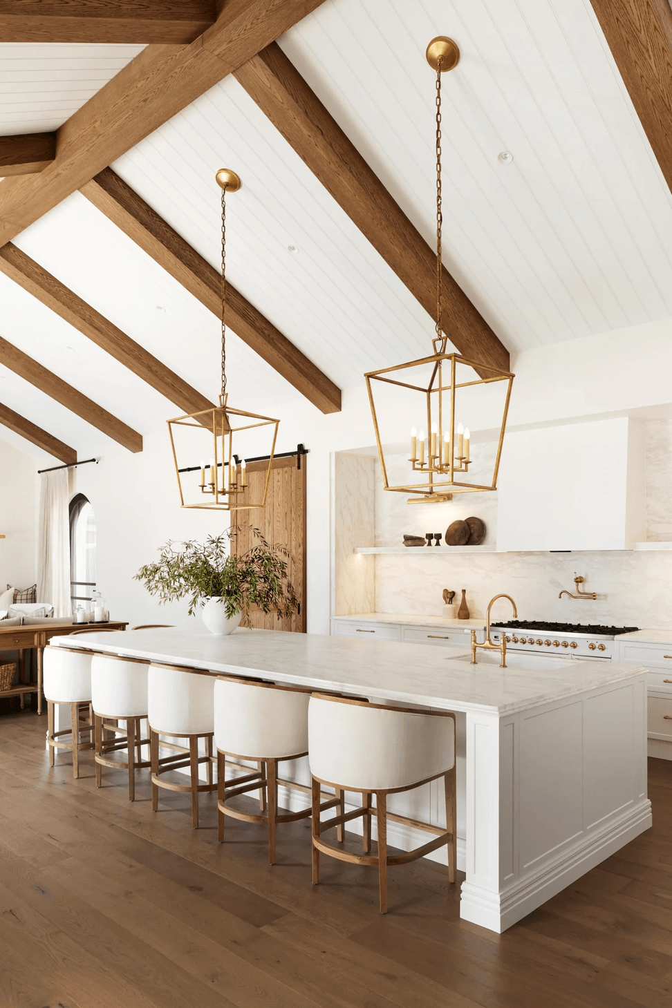 alisa-and-lysandra-brighton-bungalow-gold-pendants-exposed-beams-67a02da87c0af.png