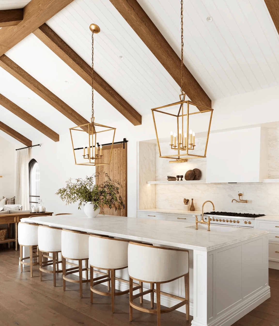 alisa-and-lysandra-brighton-bungalow-gold-pendants-exposed-beams-67a02da87c0af.png