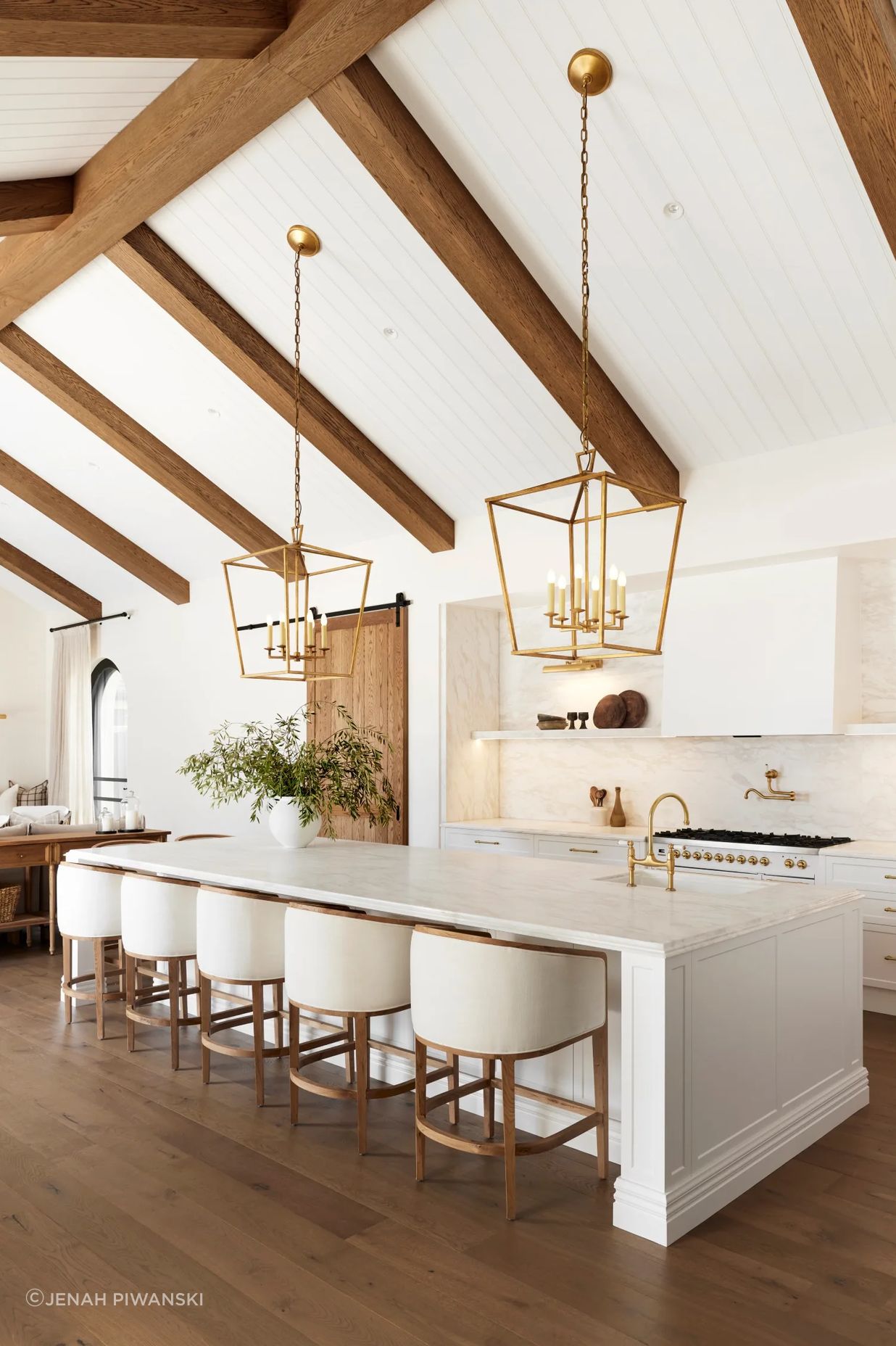 alisa-and-lysandra-brighton-bungalow-gold-pendants-exposed-beams-67a02da87c0af.png