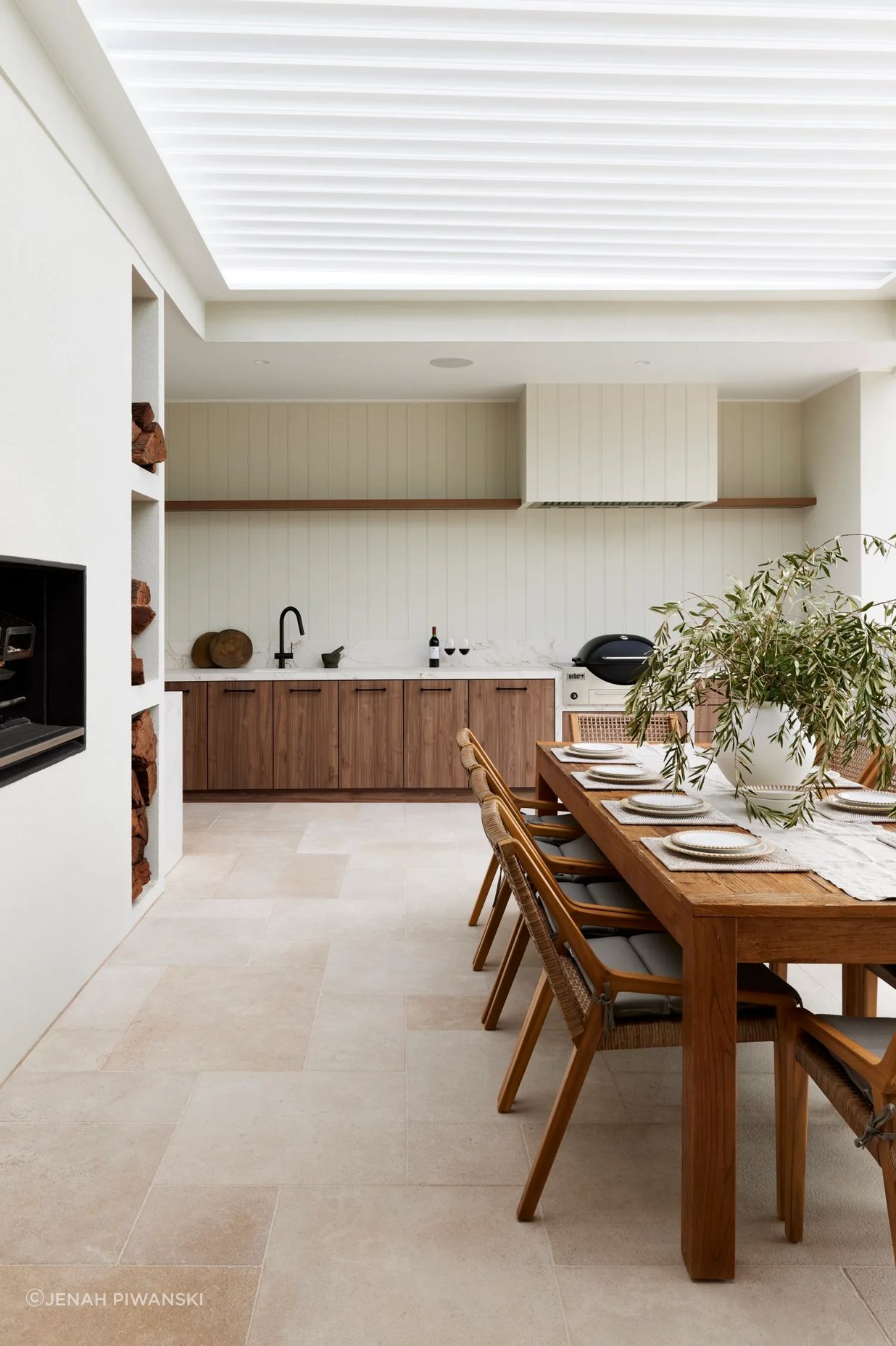 alisa-and-lysandra-brighton-bungalow-outdoor-entertaining-area-67a02da19dbd5.png
