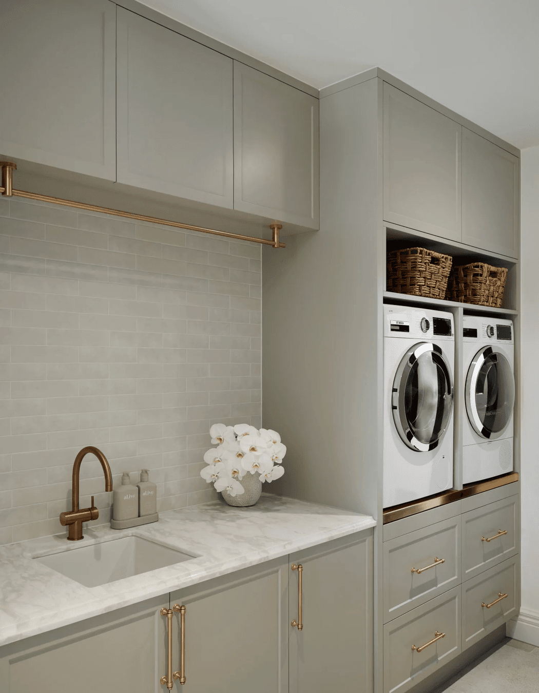 alisa-and-lysandra-brighton-bungalow-sage-green-laundry-67a02da91badd.png