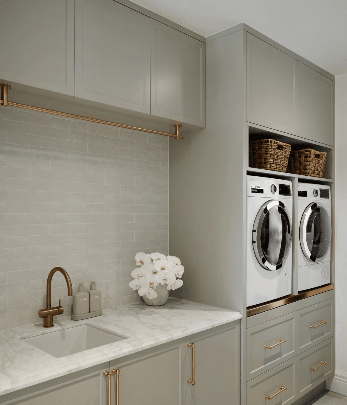 alisa-and-lysandra-brighton-bungalow-sage-green-laundry-67a02da91badd.png