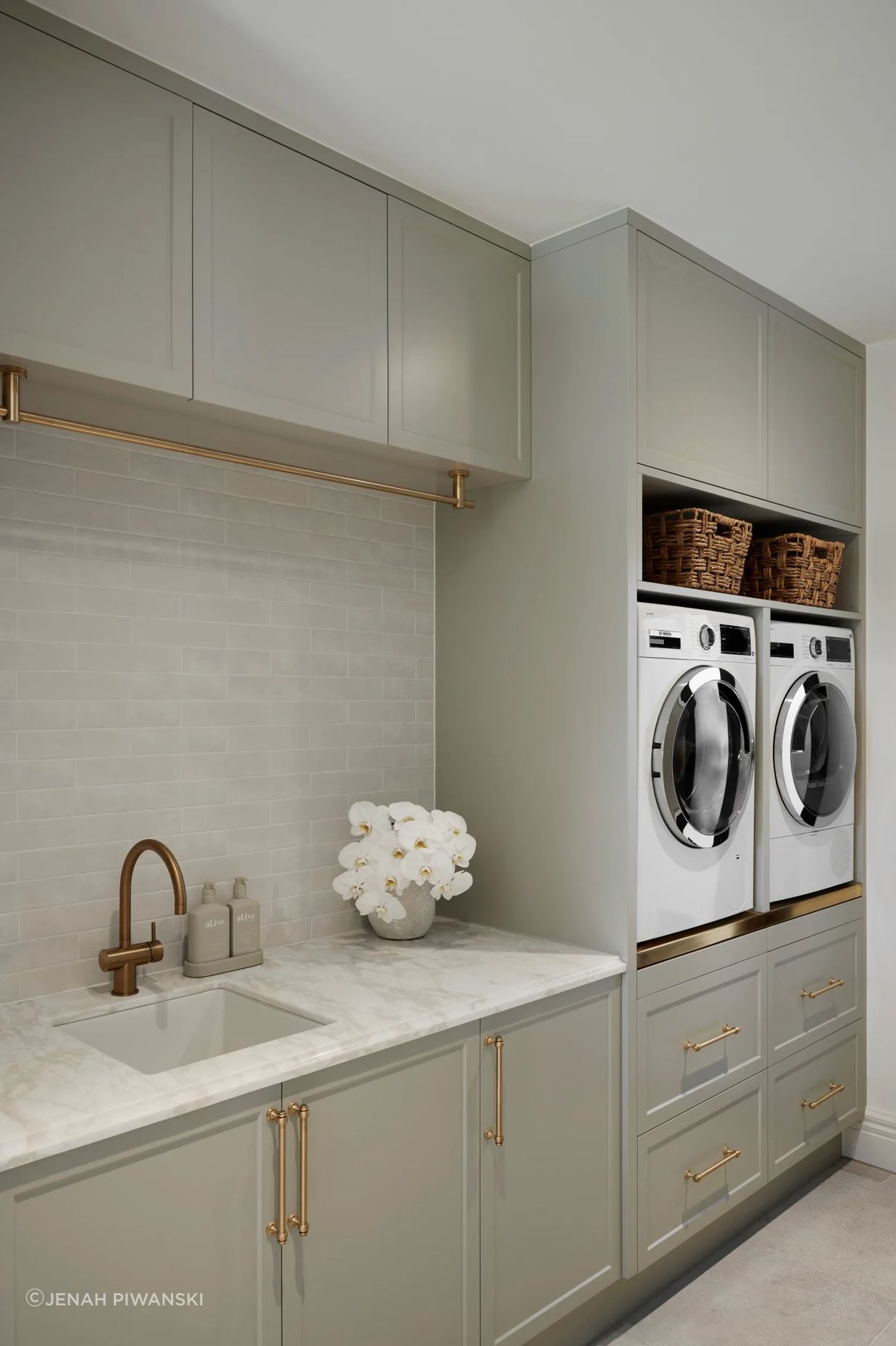 alisa-and-lysandra-brighton-bungalow-sage-green-laundry-67a02da91badd.png
