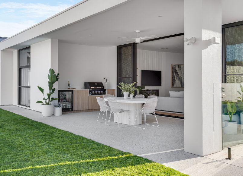 Outdoor Kitchen Oasis