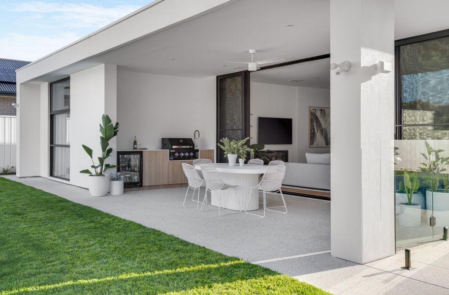 Outdoor Kitchen Oasis