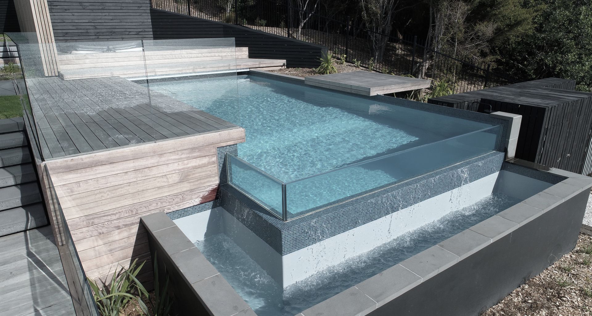 Glass Edge Infinity Pool banner