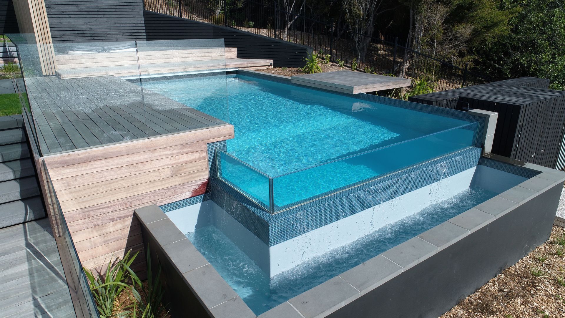 Glass Edge Infinity Pool banner
