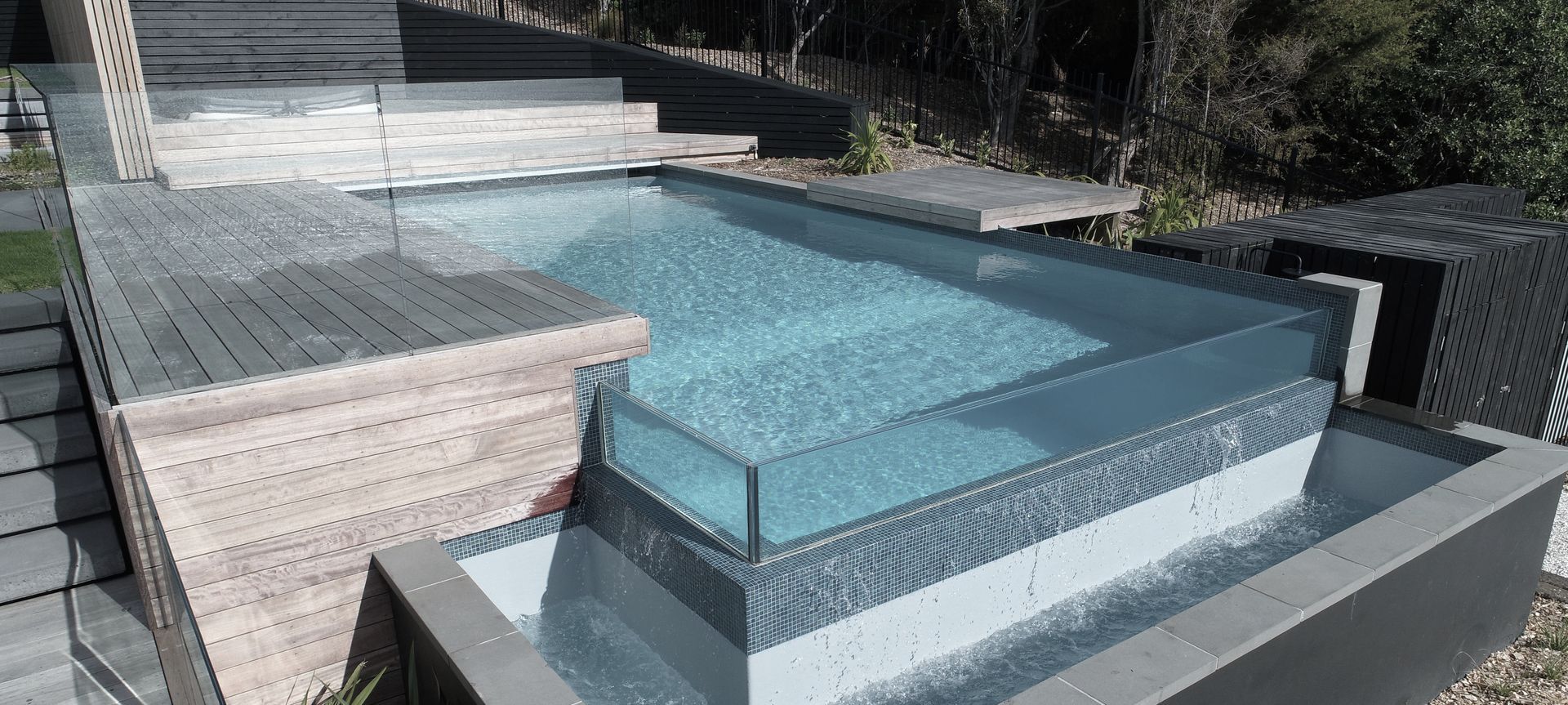 Glass Edge Infinity Pool banner