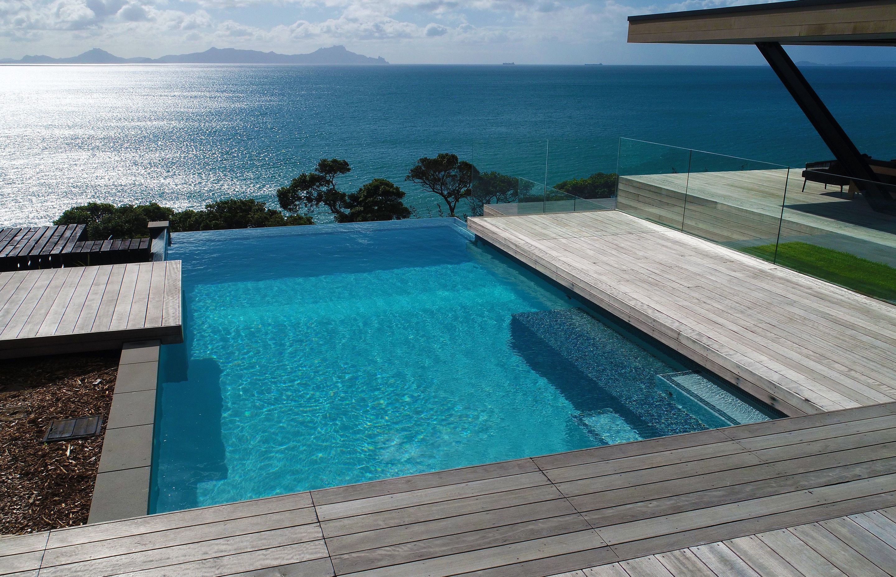 Glass Edge Infinity Pool