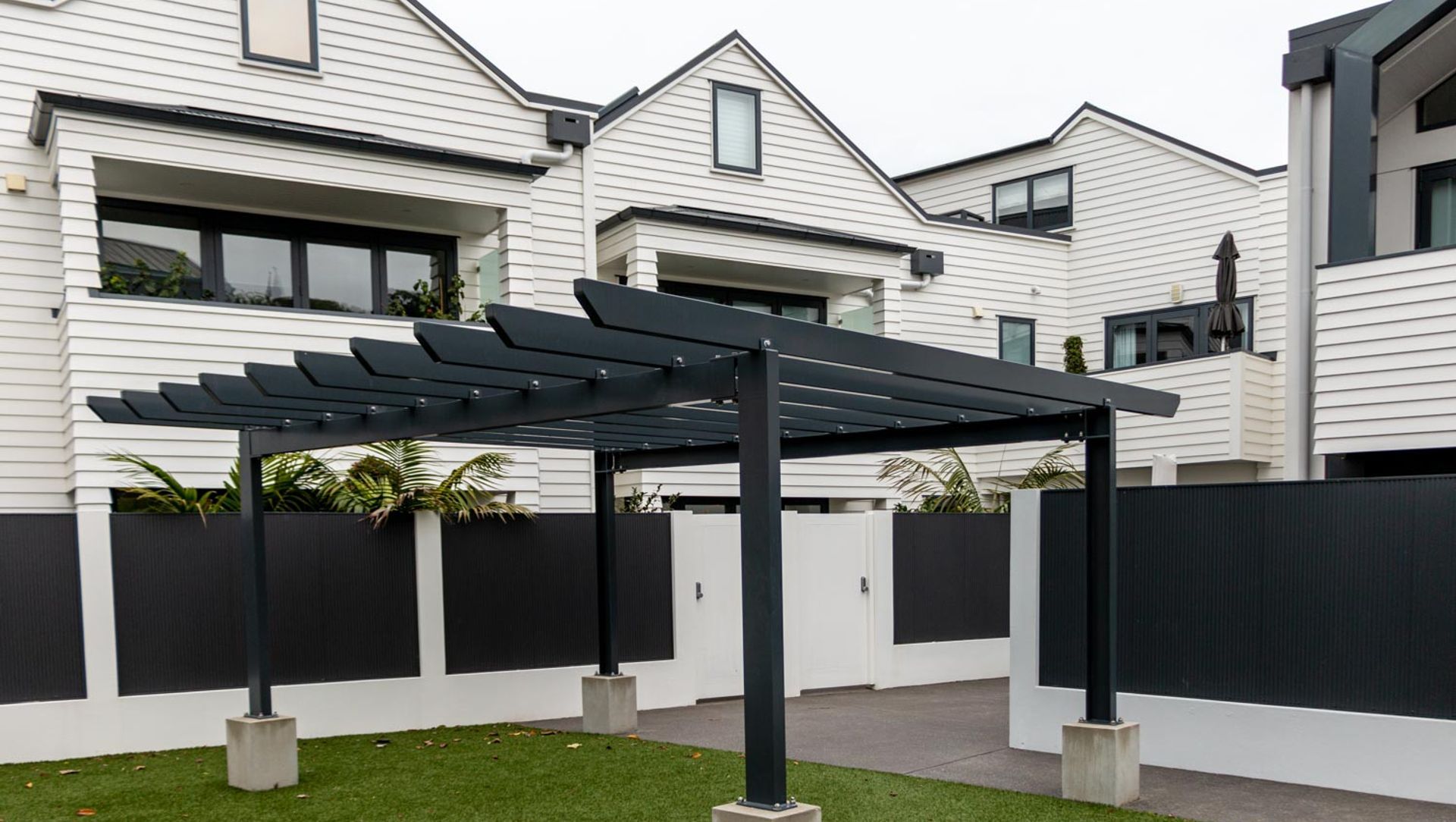 Devonport residential apartments - custom pergola and balustrading banner