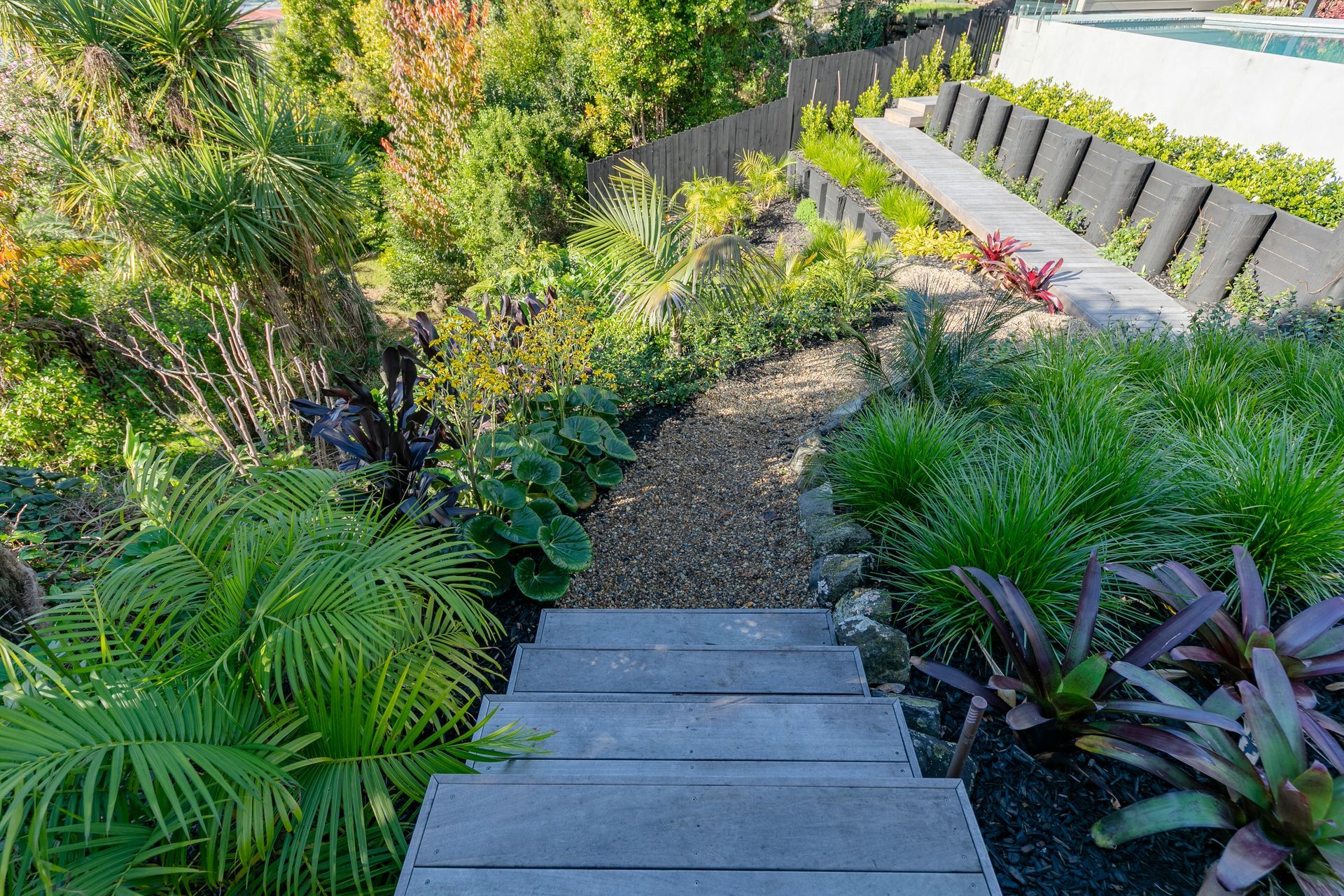 The beautiful wider landscape expertly put together by the team at Feature Landscapes enhances the overall pool &amp; landscape