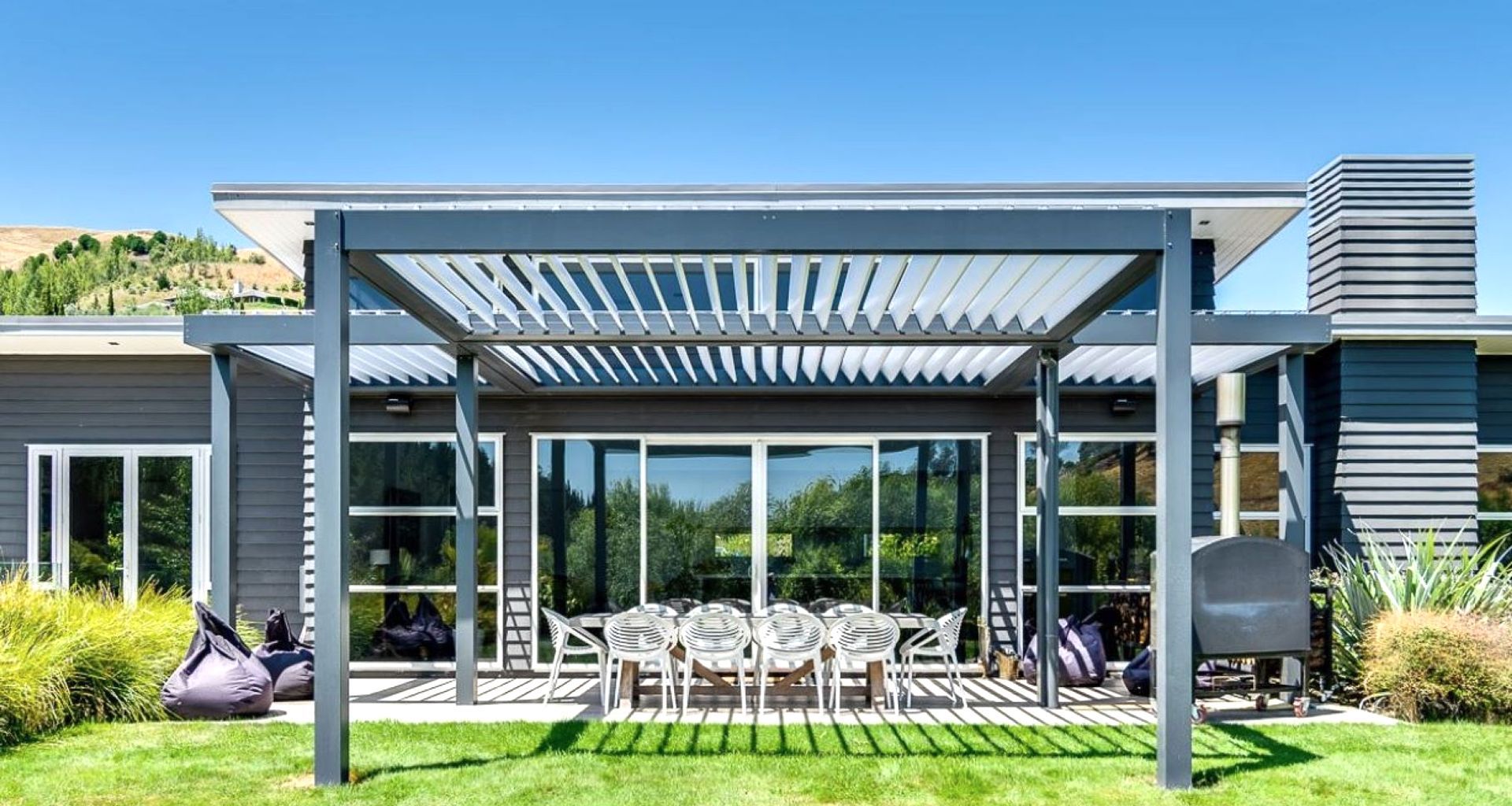 Custom Quadruple Bay Louvre Roof banner