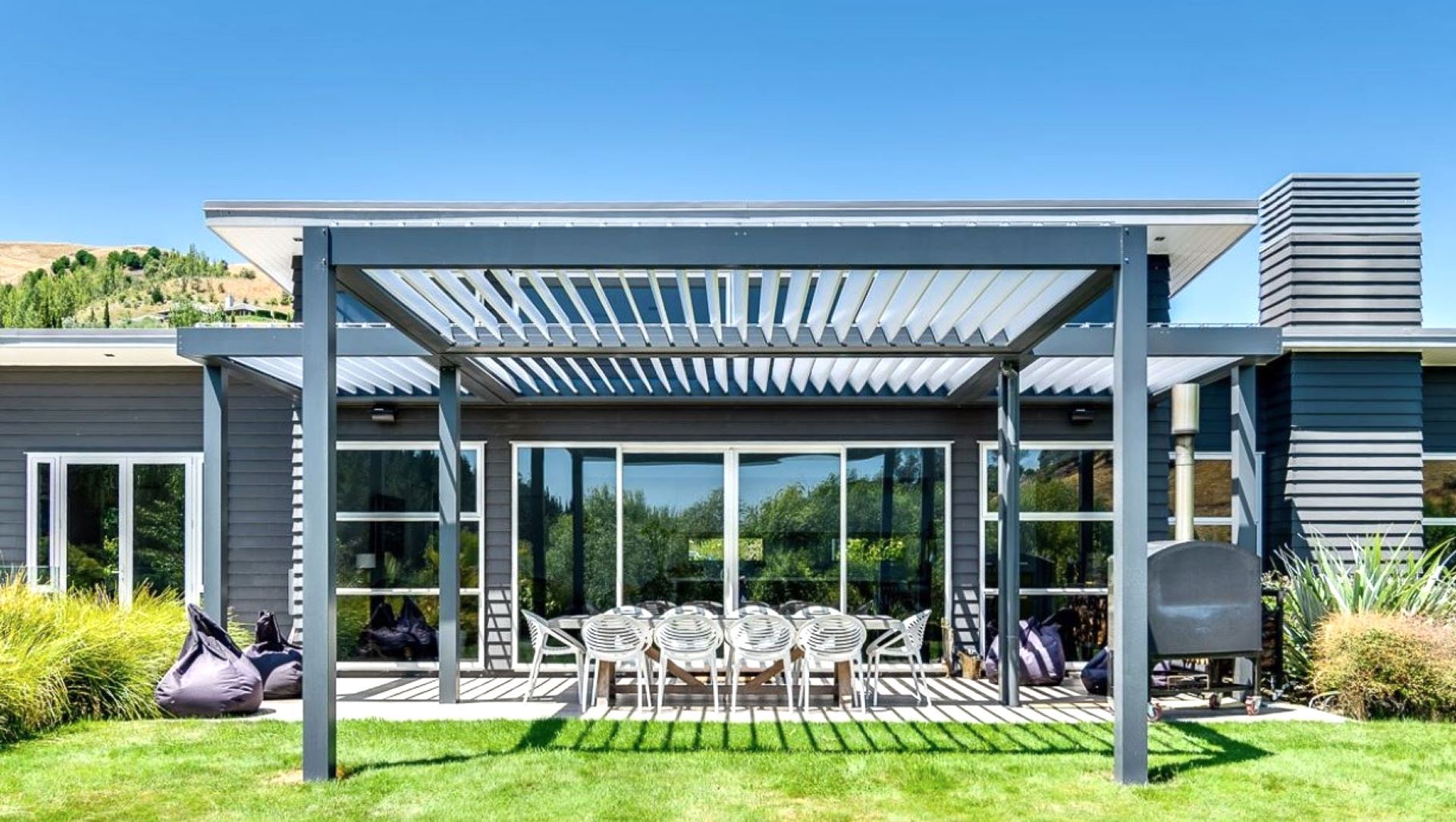 Custom Quadruple Bay Louvre Roof banner