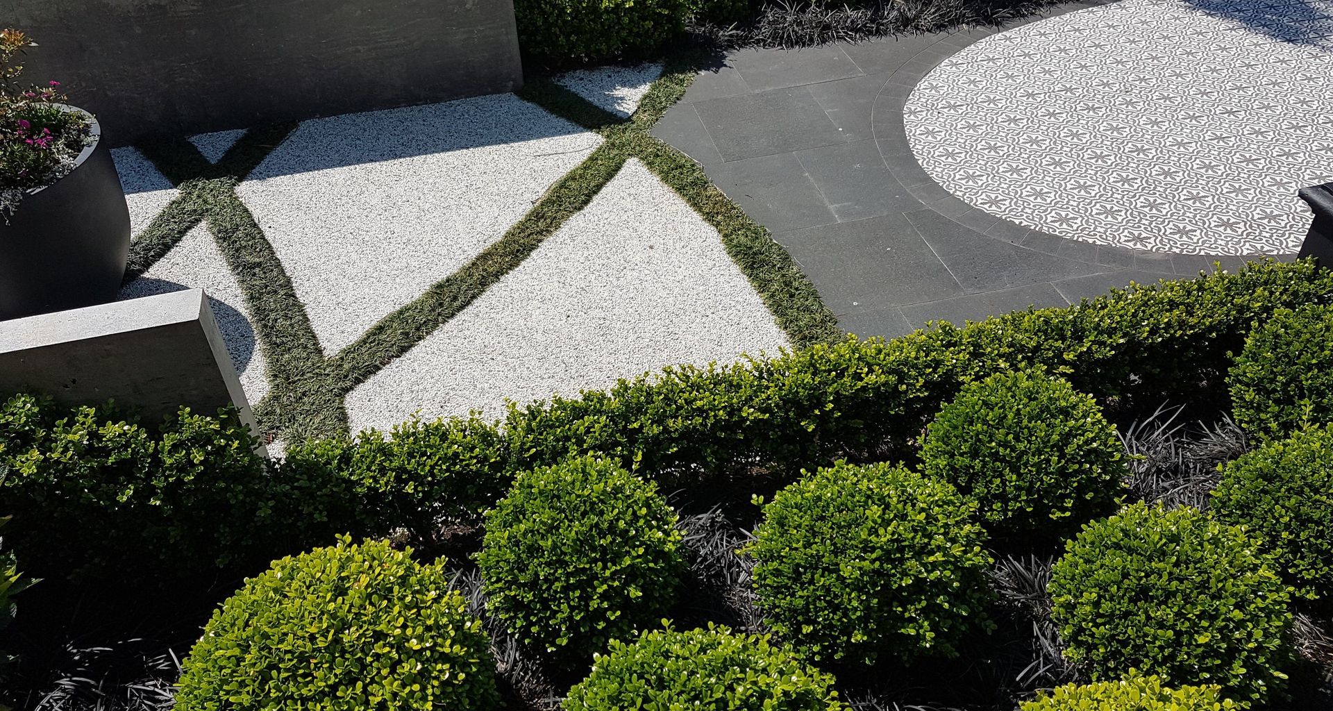 Classical and contemporary courtyard, Mt Eden banner