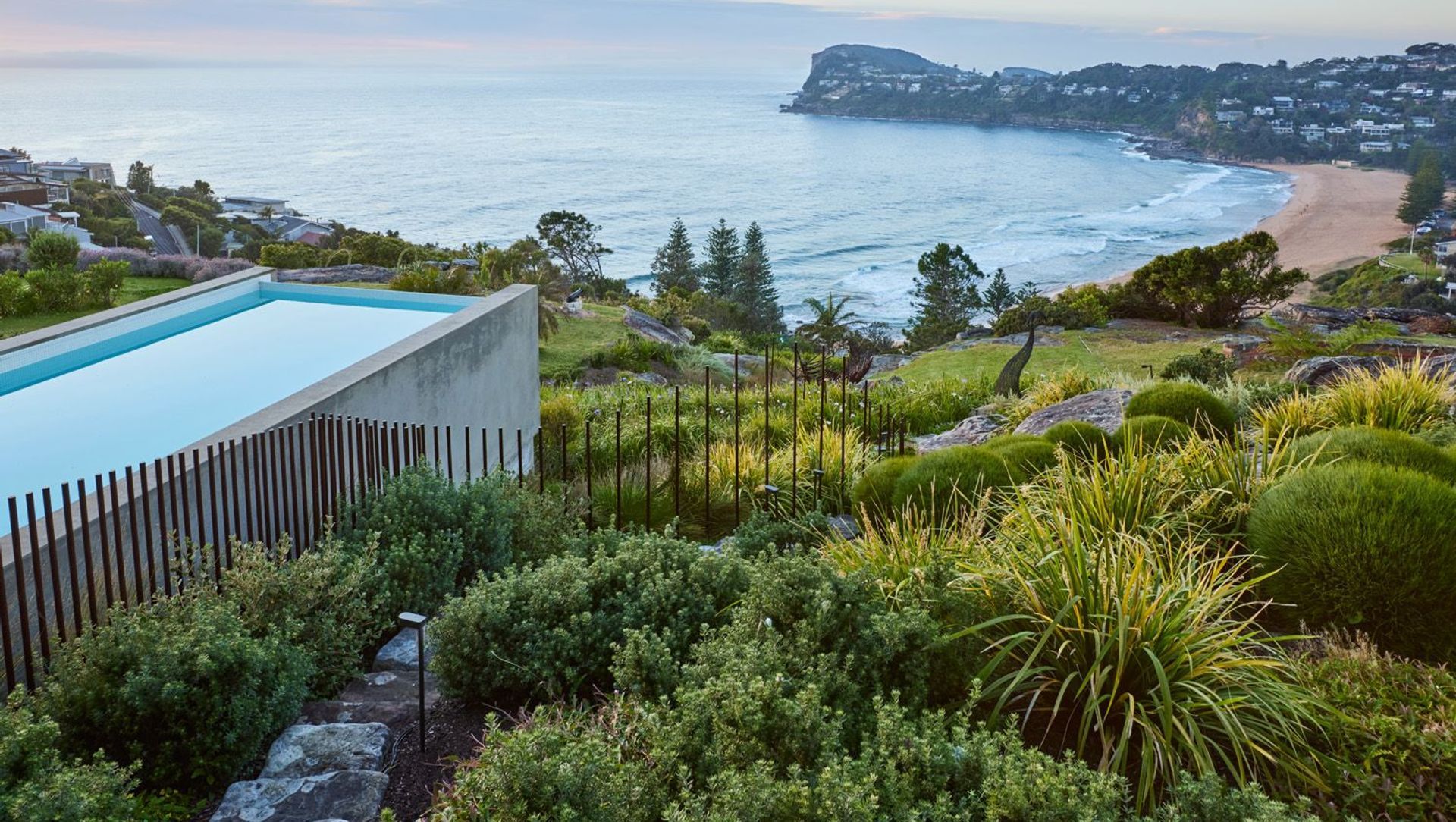 Outcrop House, Palm Beach banner
