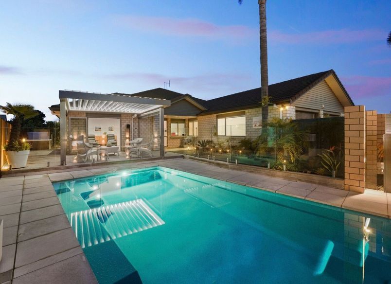 Poolside LOUVRES