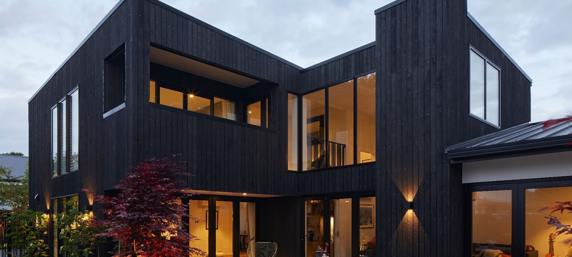 Striking Shou Sugi Ban Timber Elevates Clive Barrington's Architectural Masterpiece banner