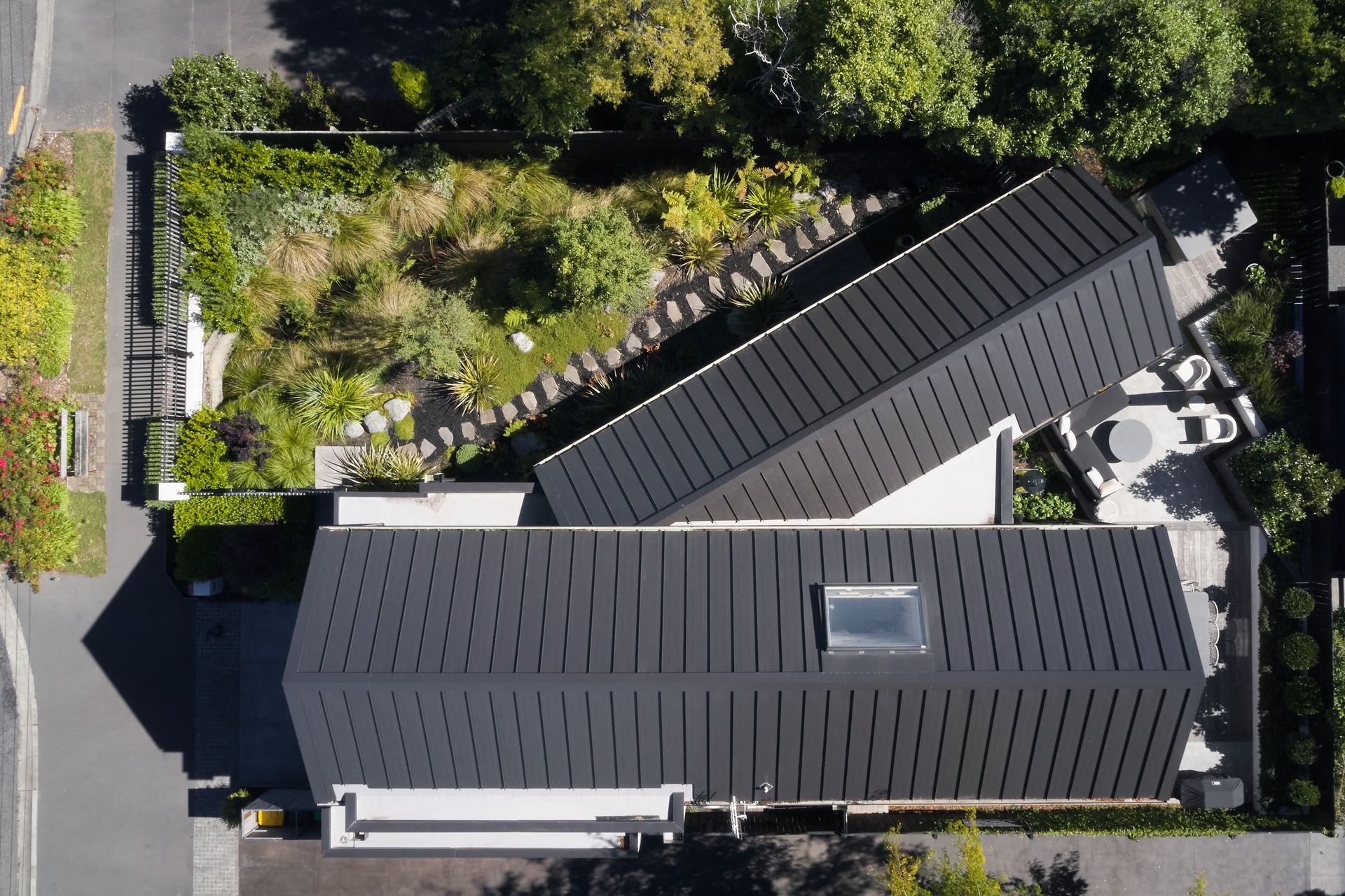 A beautiful aerial capturing the two distinct areas – an enhanced native waterway with meandering path and an outdoor entertainment backyard to compliment the modern house design.