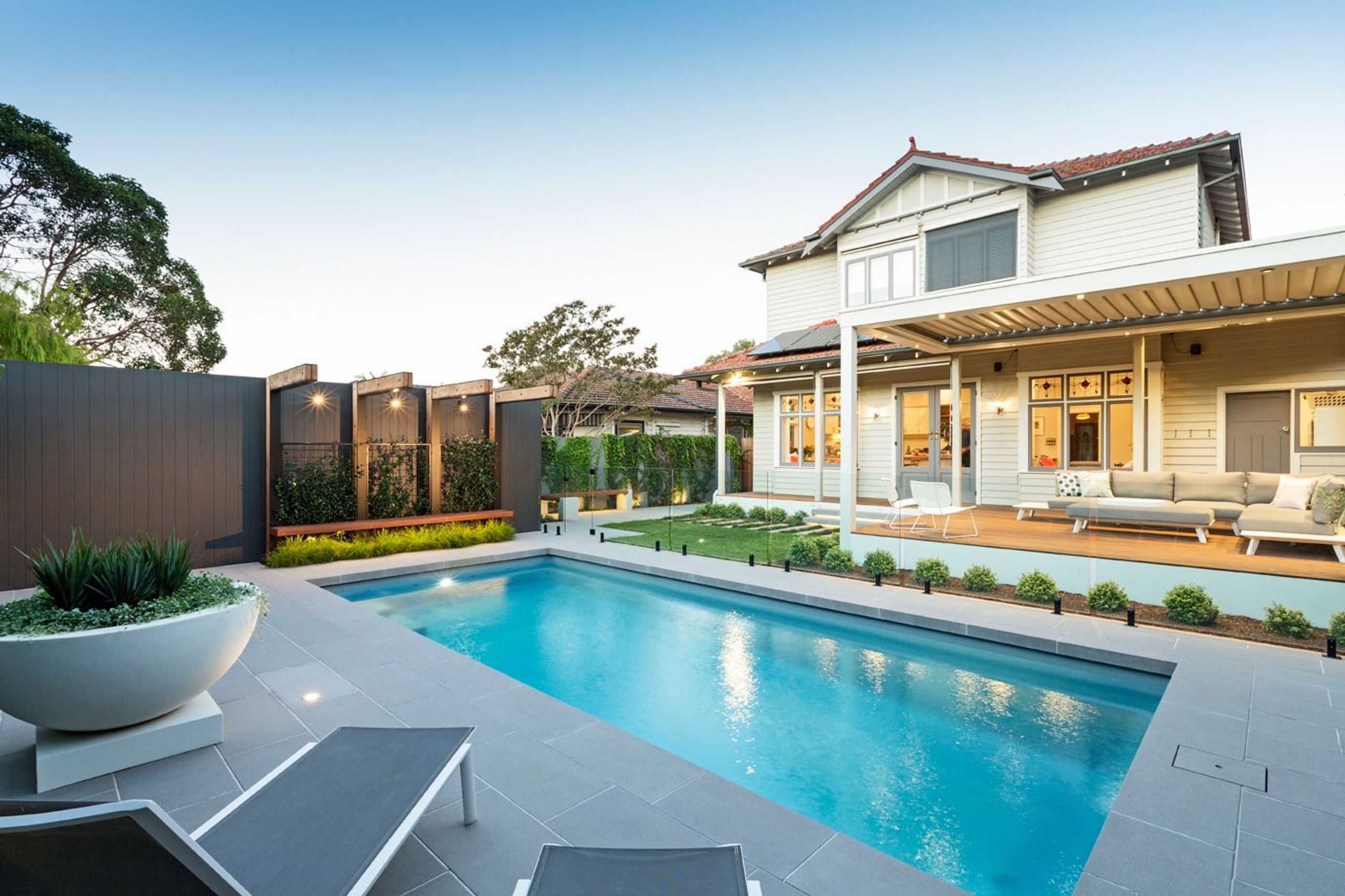 Photography: Patrick Redmond | Pool and landscape design