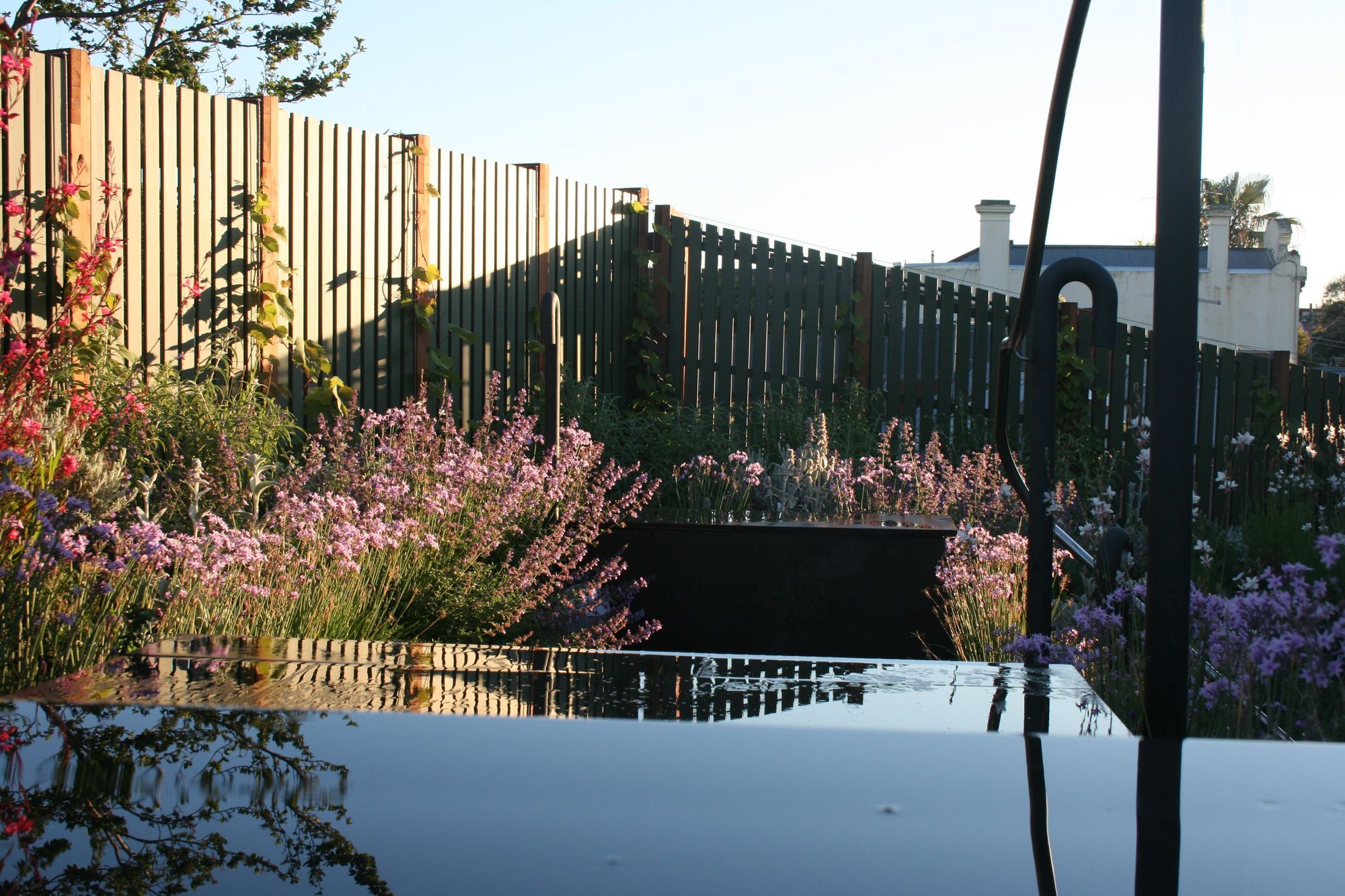 ##^^**&amp;&amp;'Welkin', Colourful Rooftop Terrace &amp; 'Scarborough' Garden In Clifton Hill