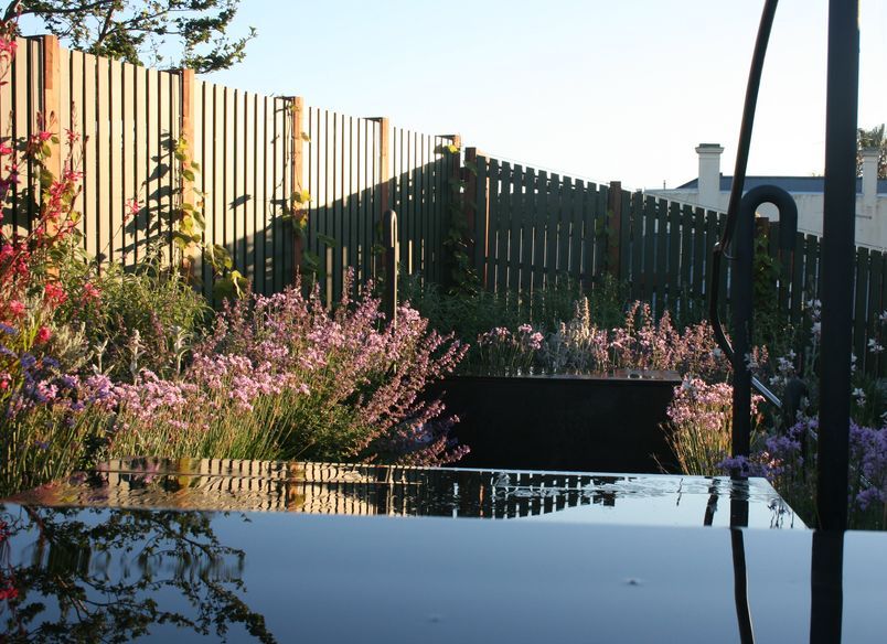 Welkin' Rooftop Terrace & Scarborough In-Ground Garden 'Clifton Hill'