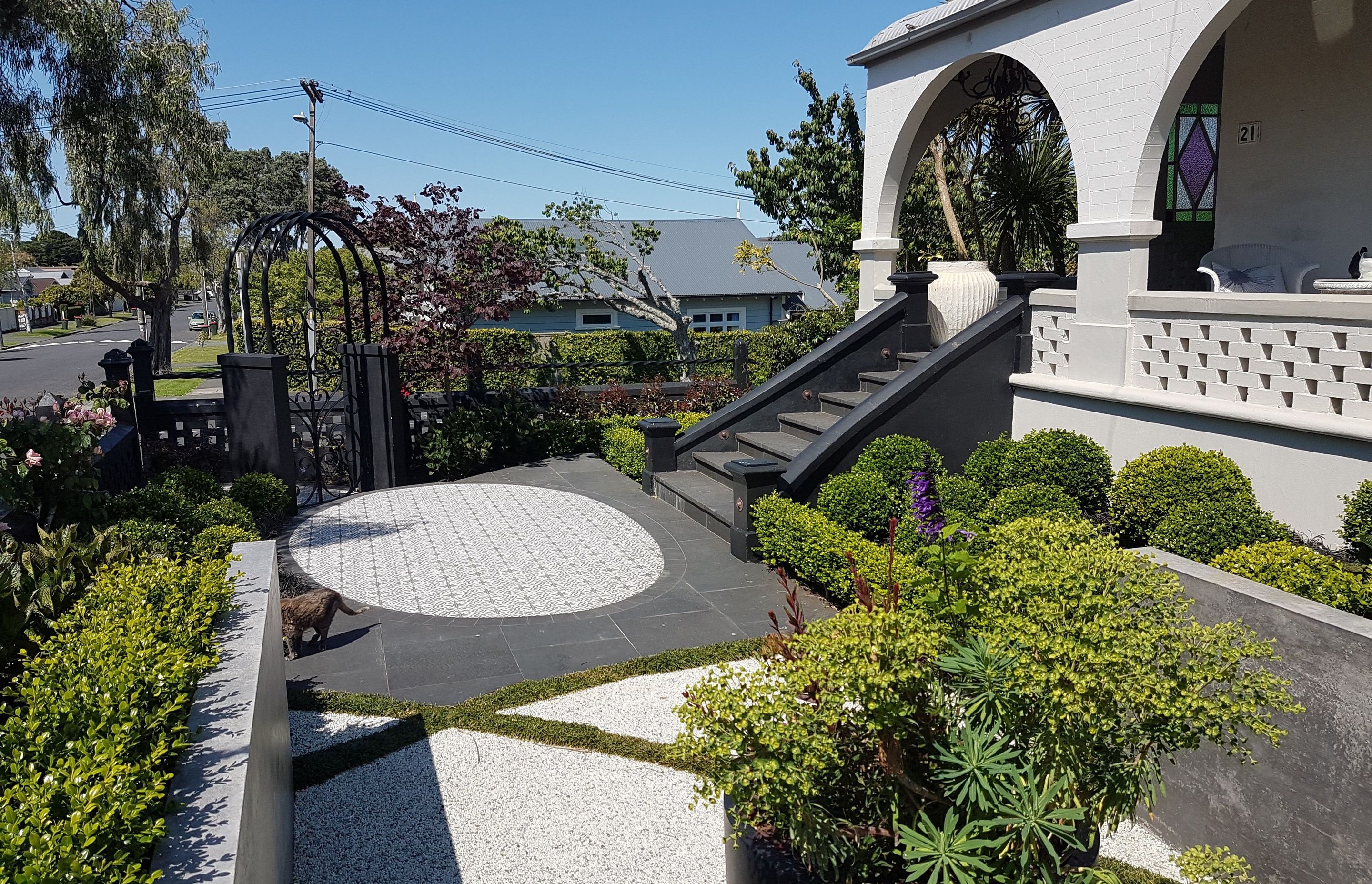 Classical and contemporary courtyard, Mt Eden