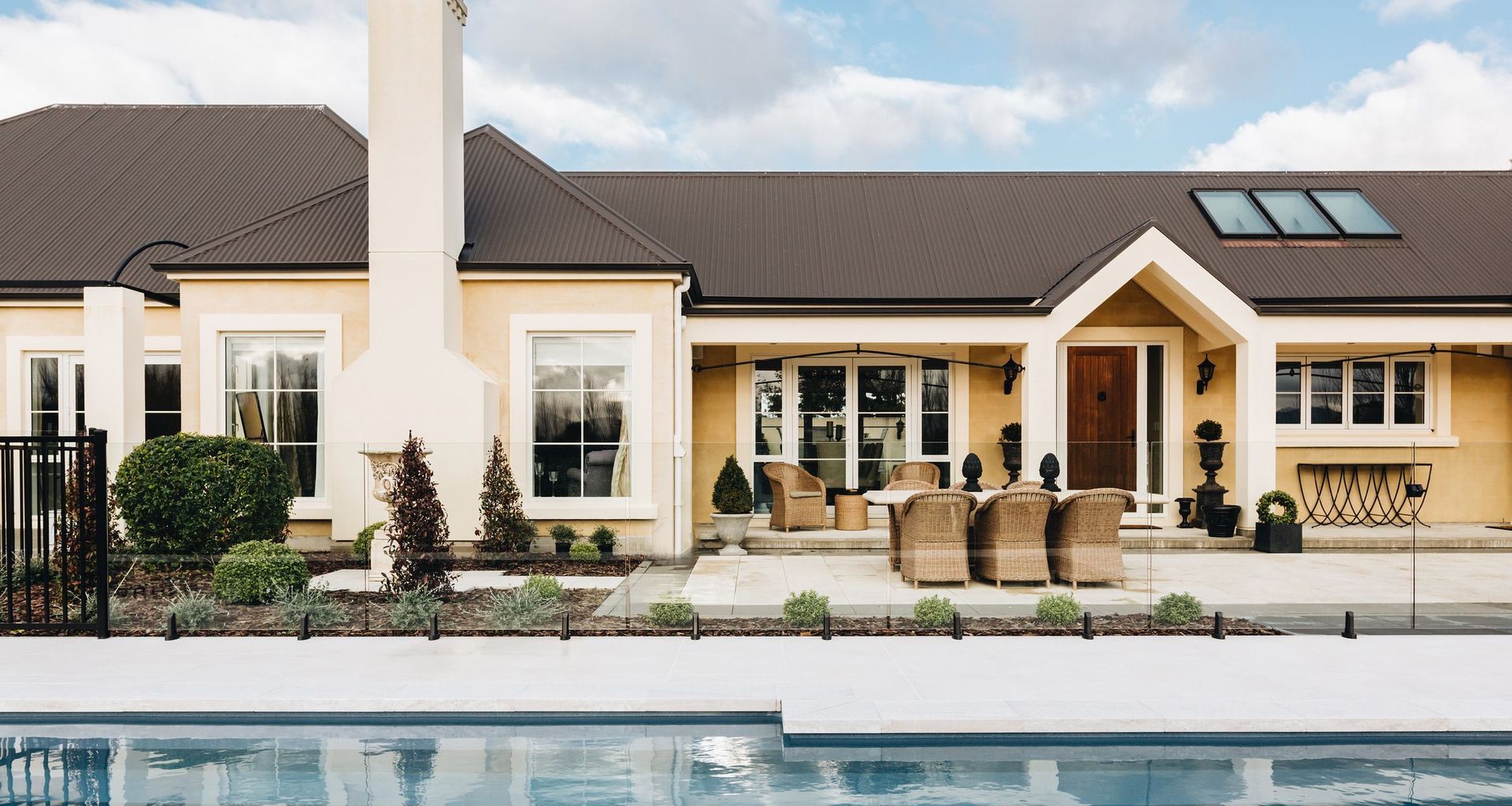 SH53 | Contemporary banner