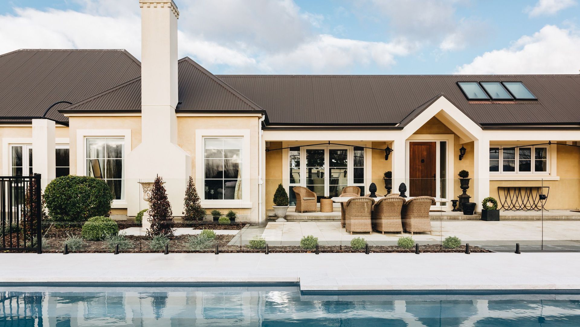 SH53 | Contemporary banner