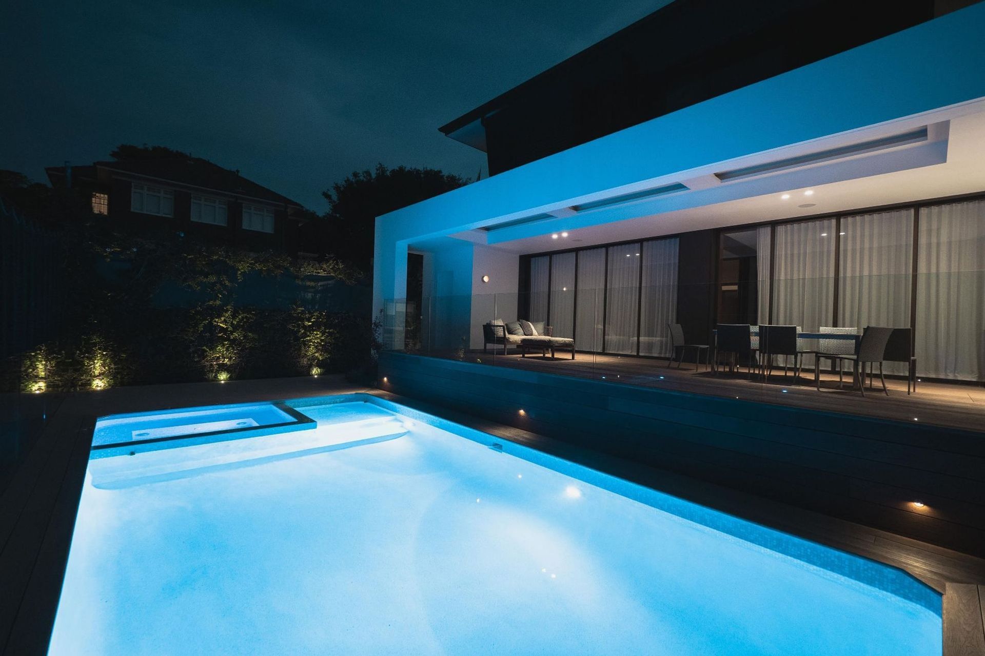 SWIMMING POOL &amp; SPA