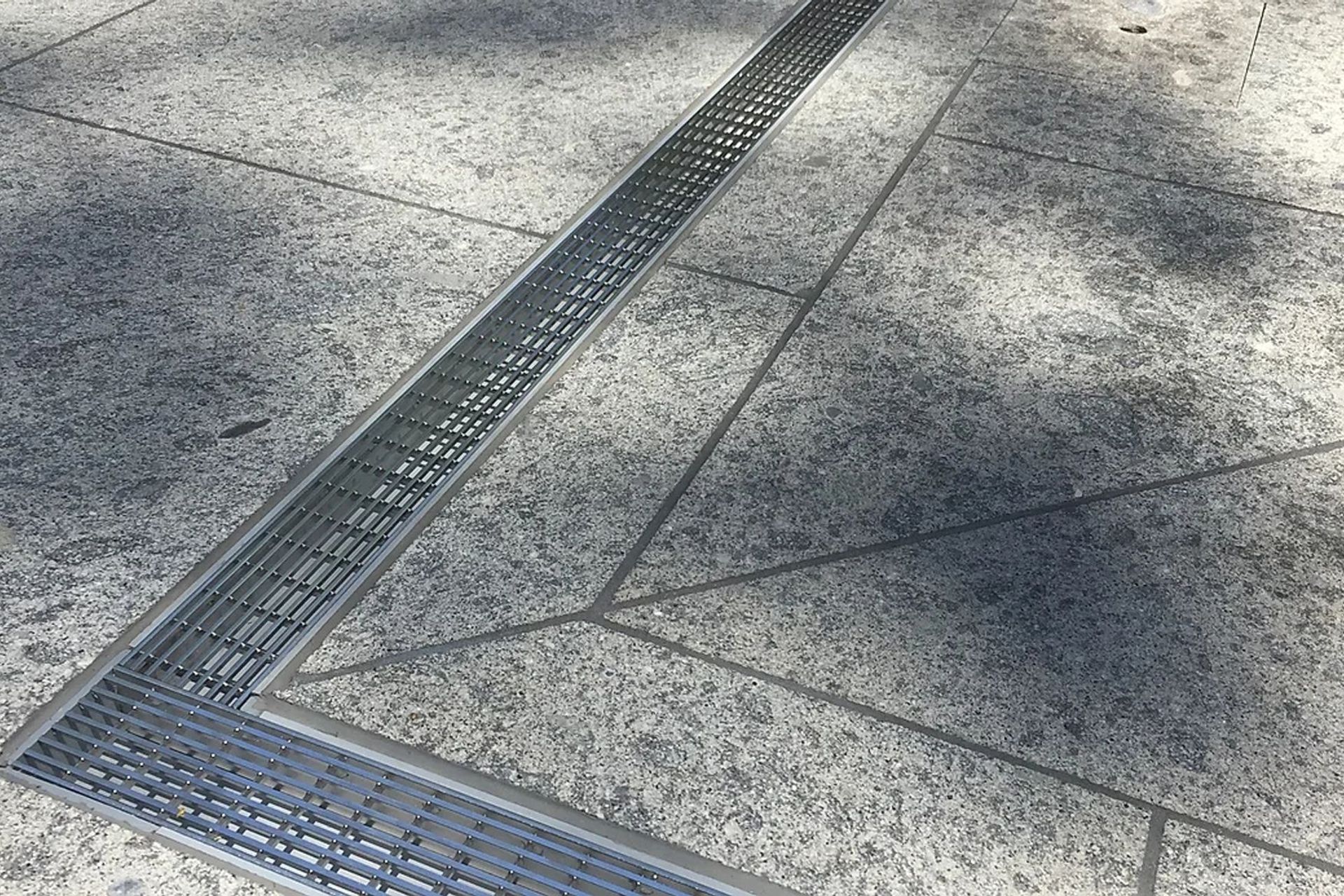 BLUESTONE POOL PAVING