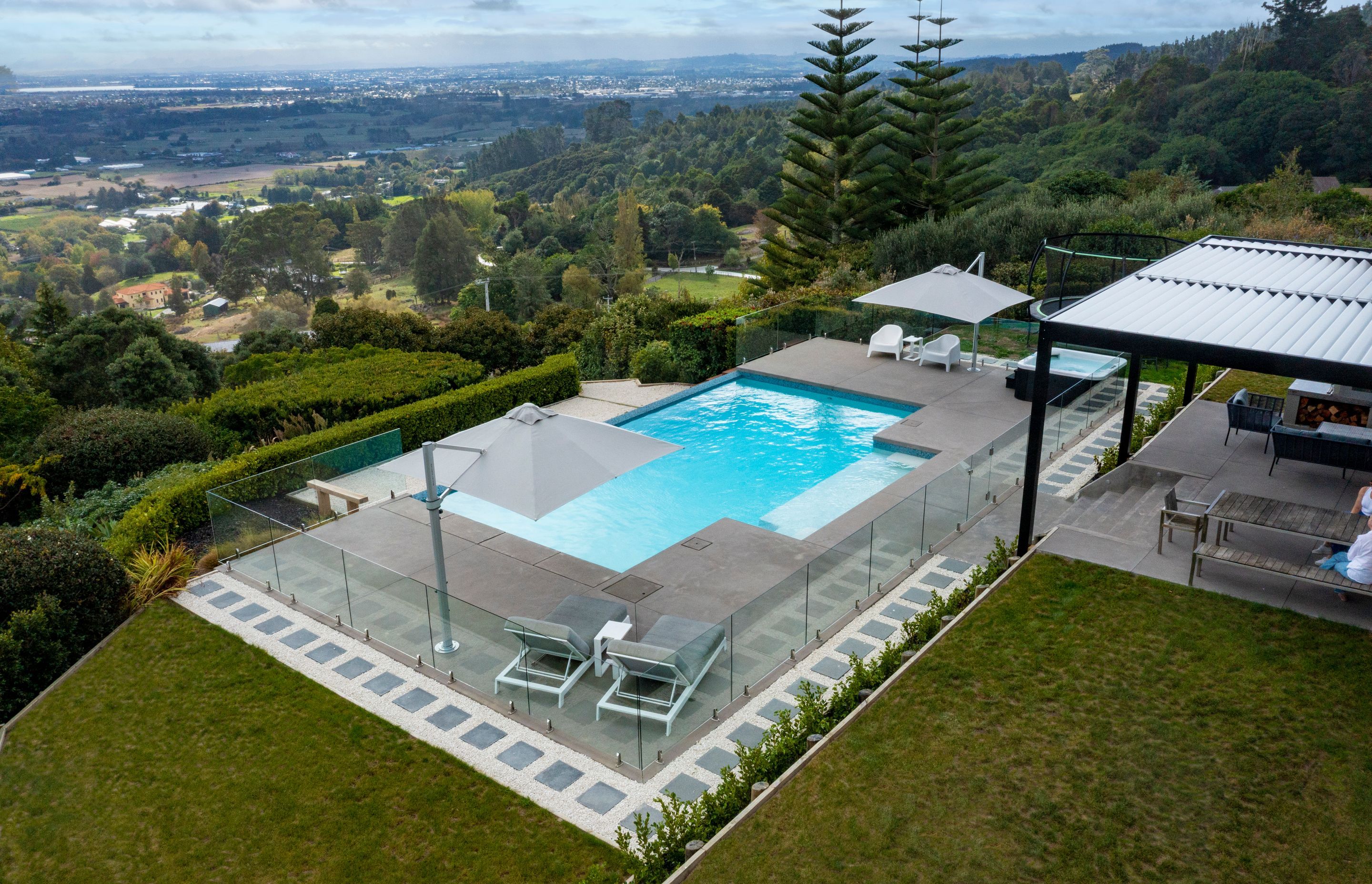 10m x 5m Pool with Step Out Area takes in the compelling views right across Auckland City, the Manukau Harbour and over to the Waitakere Ranges