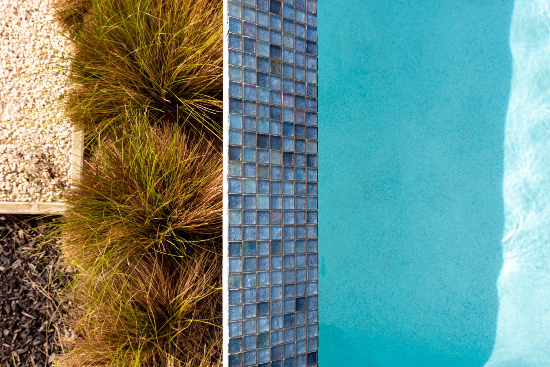 Palmer & Allen Lightwaves Mosaic Tiles looks amazing with Hydrazzo Gulfstream Blue pool render