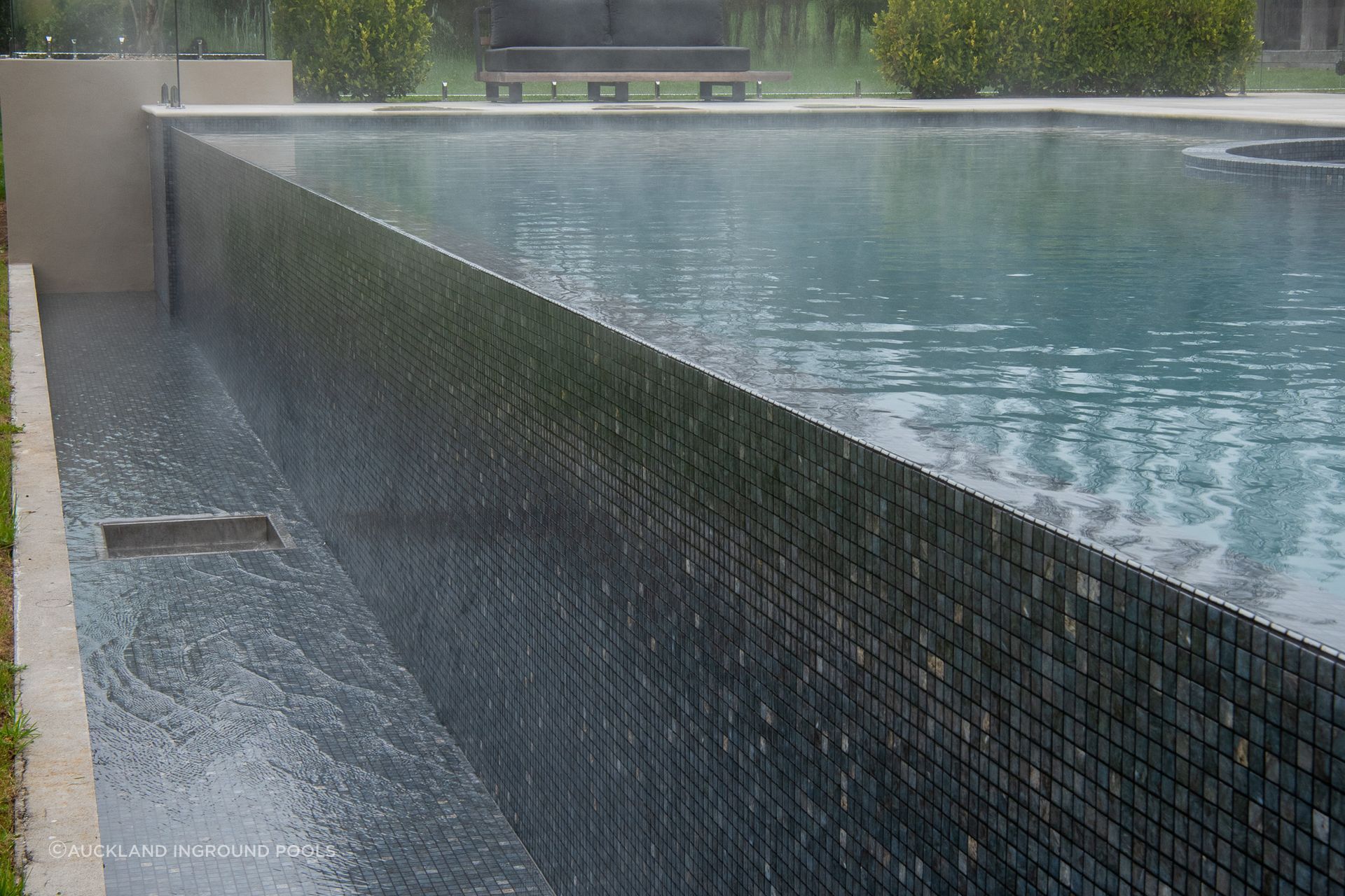 The fully tiled infinity wall and trough is a beautiful feature using the Dolerite Tile from the Ezarri Range