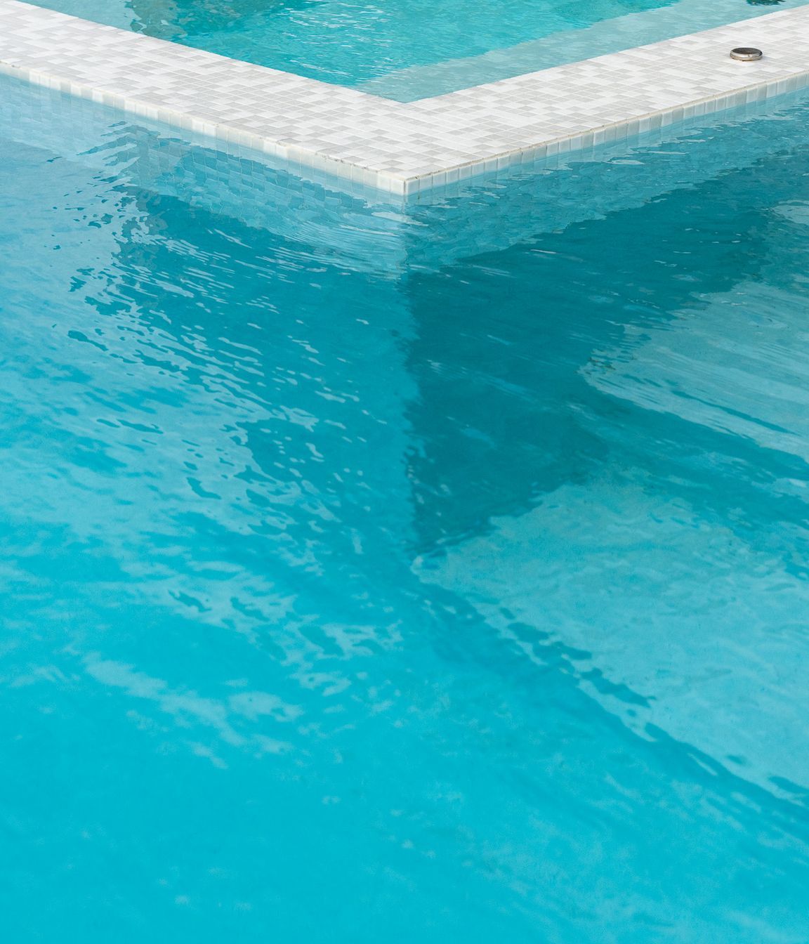 Fully Tiled Spa Pool and 300mm deep waterline for the pool - Bisazza Ghiaccio