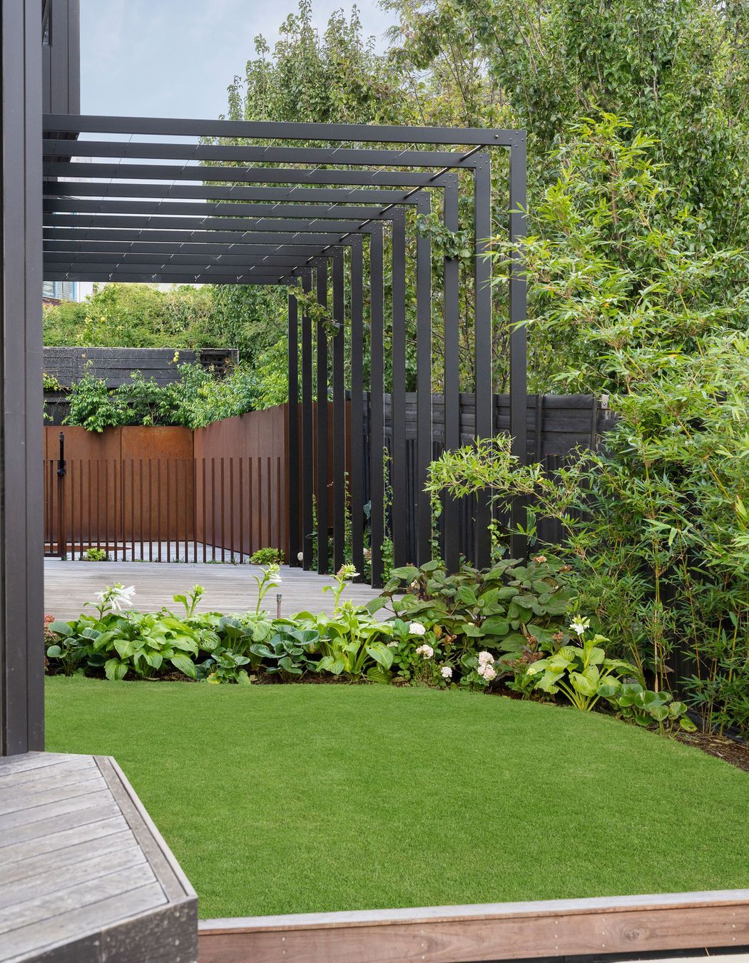CarloGabrieleCeraStribleyLandscapingViewCourt133.jpg