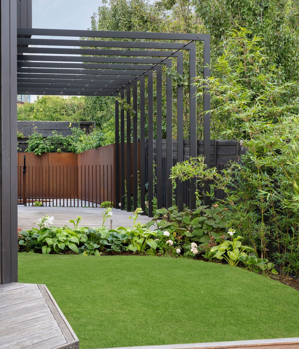 CarloGabrieleCeraStribleyLandscapingViewCourt133.jpg