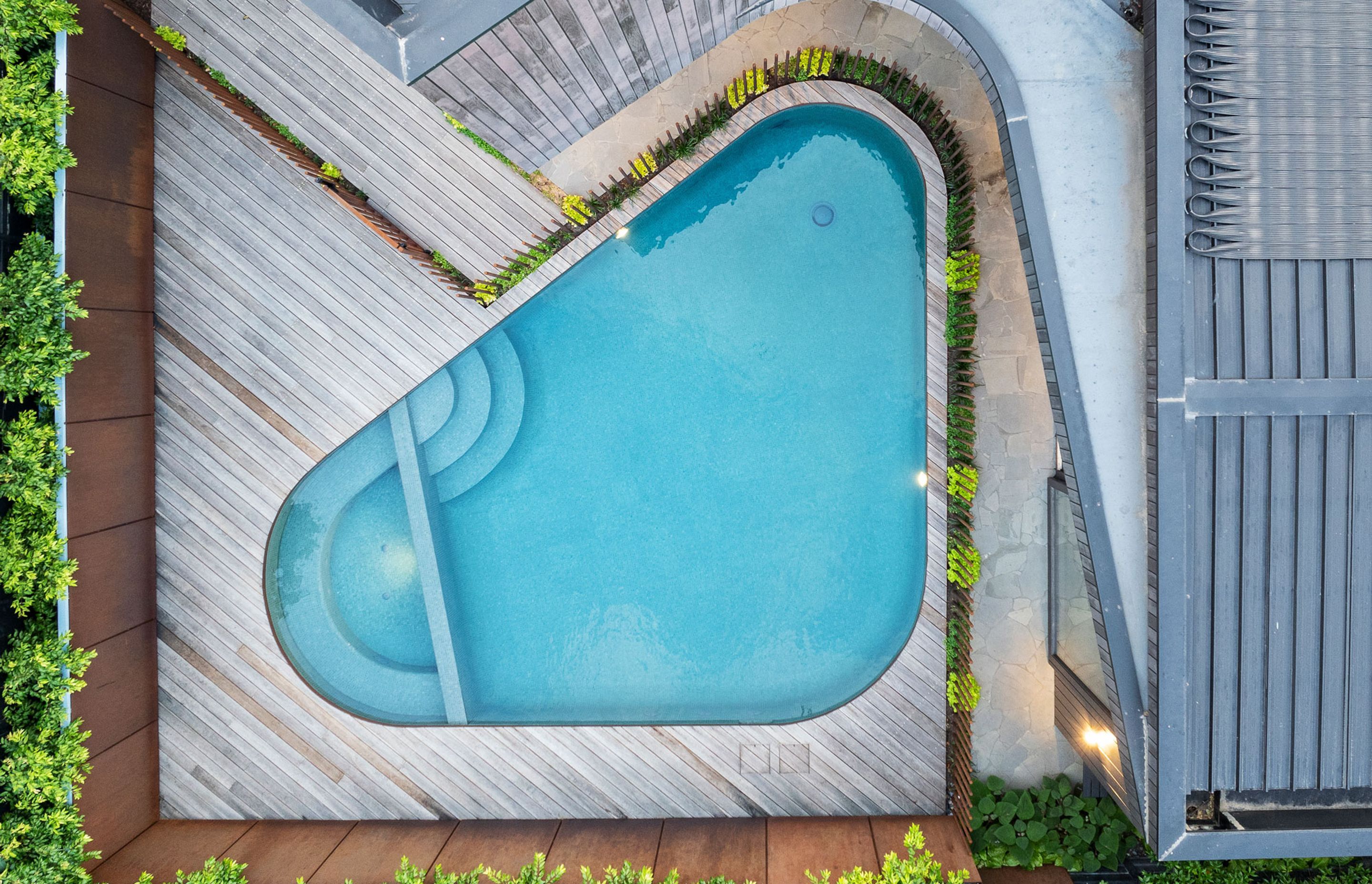 CarloGabrieleCeraStribleyLandscapingViewCourt459-v4.jpg