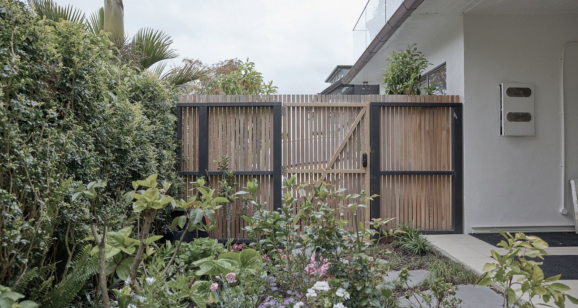Castor Bay Lifestyle Garden banner