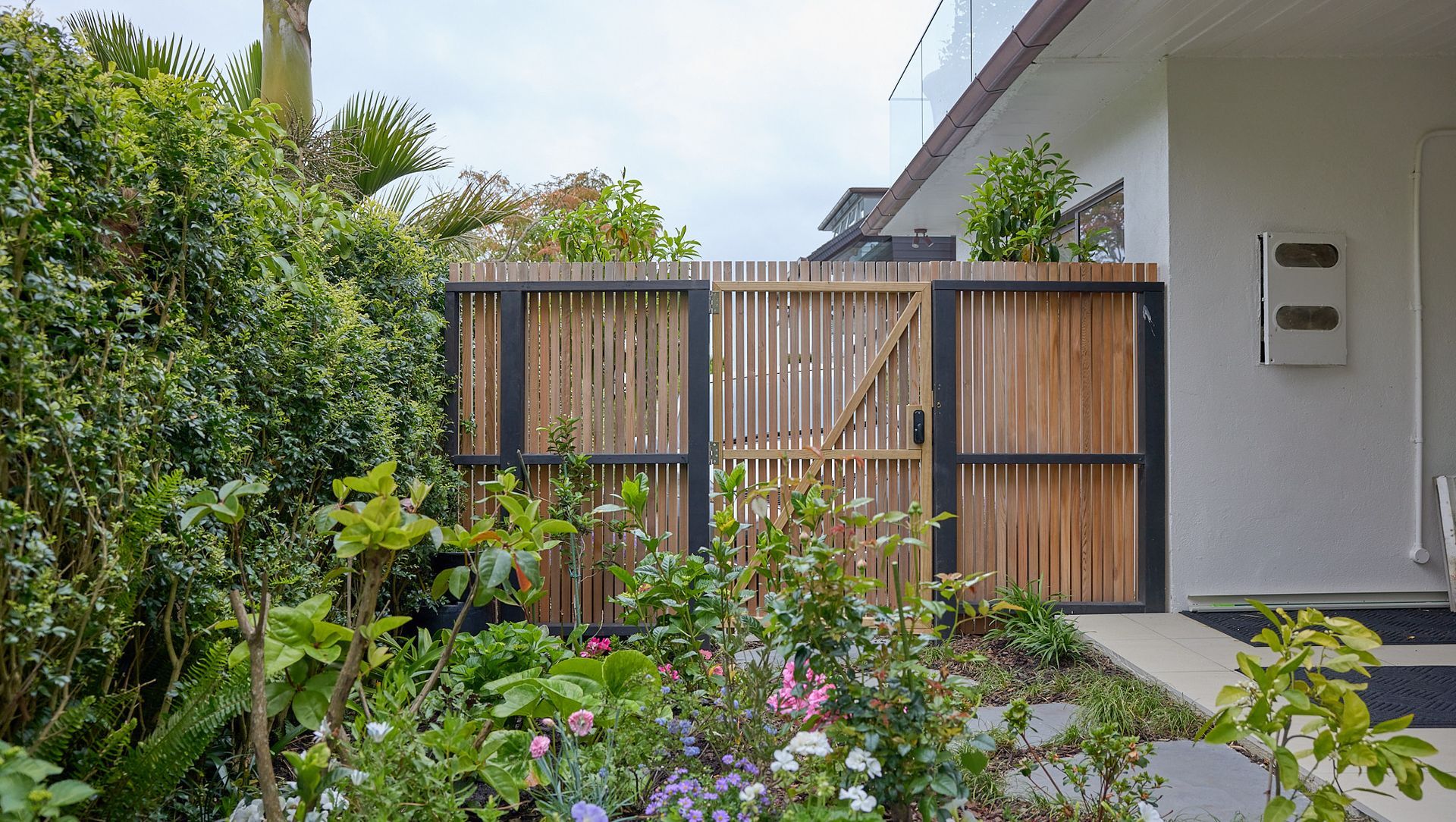 Castor Bay Lifestyle Garden banner