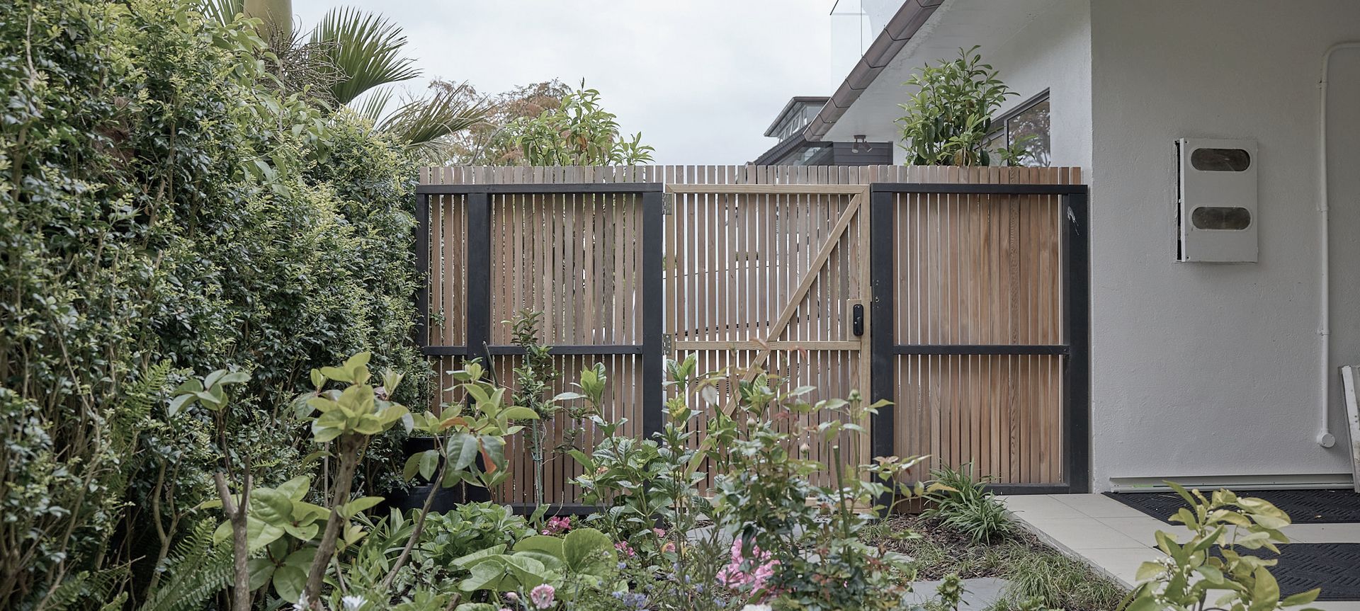 Castor Bay Lifestyle Garden banner