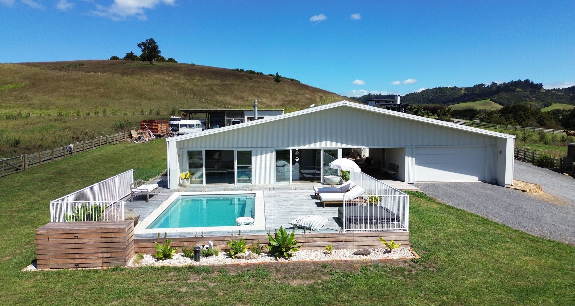 Location: Whareora, Whangarei Shape: Sanctuary Size: 7.0m x 4.2m Colour: Quartz