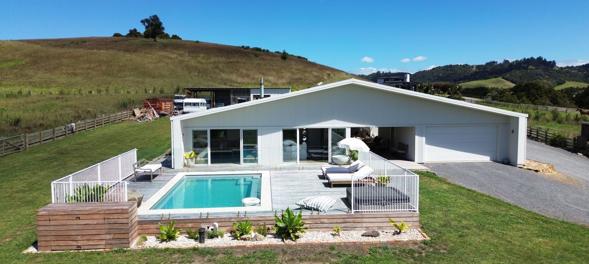 Location: Whareora, Whangarei Shape: Sanctuary Size: 7.0m x 4.2m Colour: Quartz