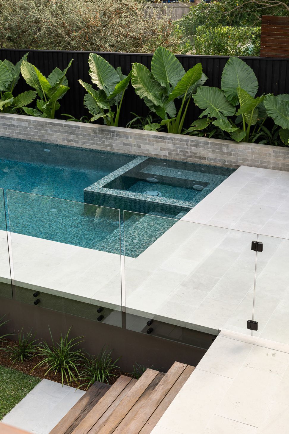 Wet Edge Pool