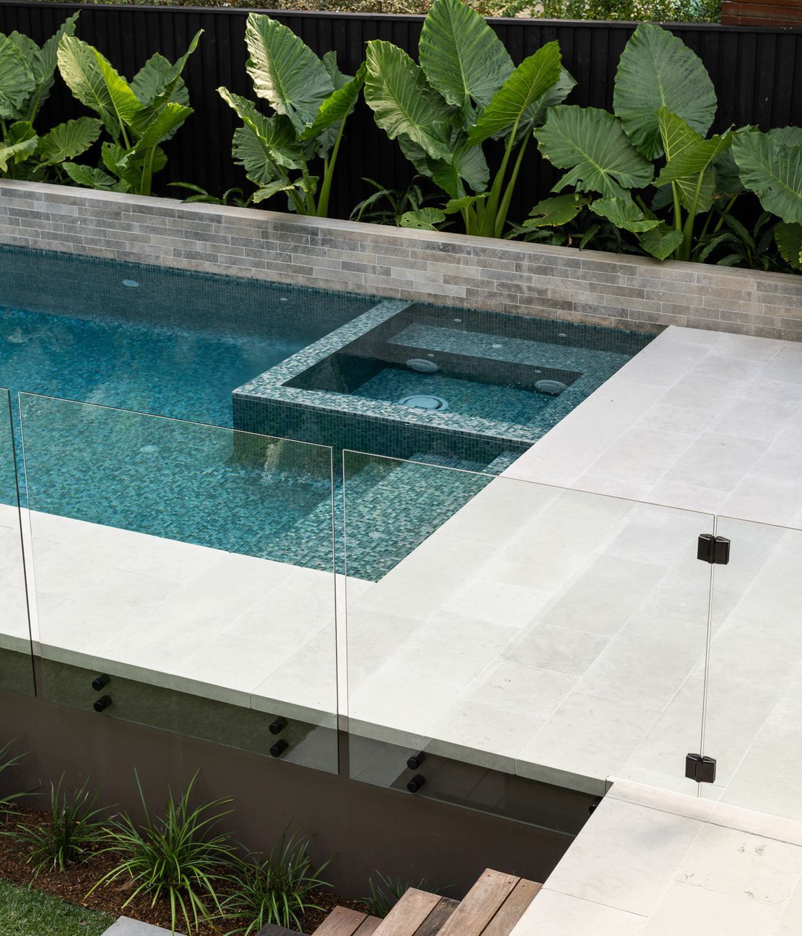 Wet Edge Pool