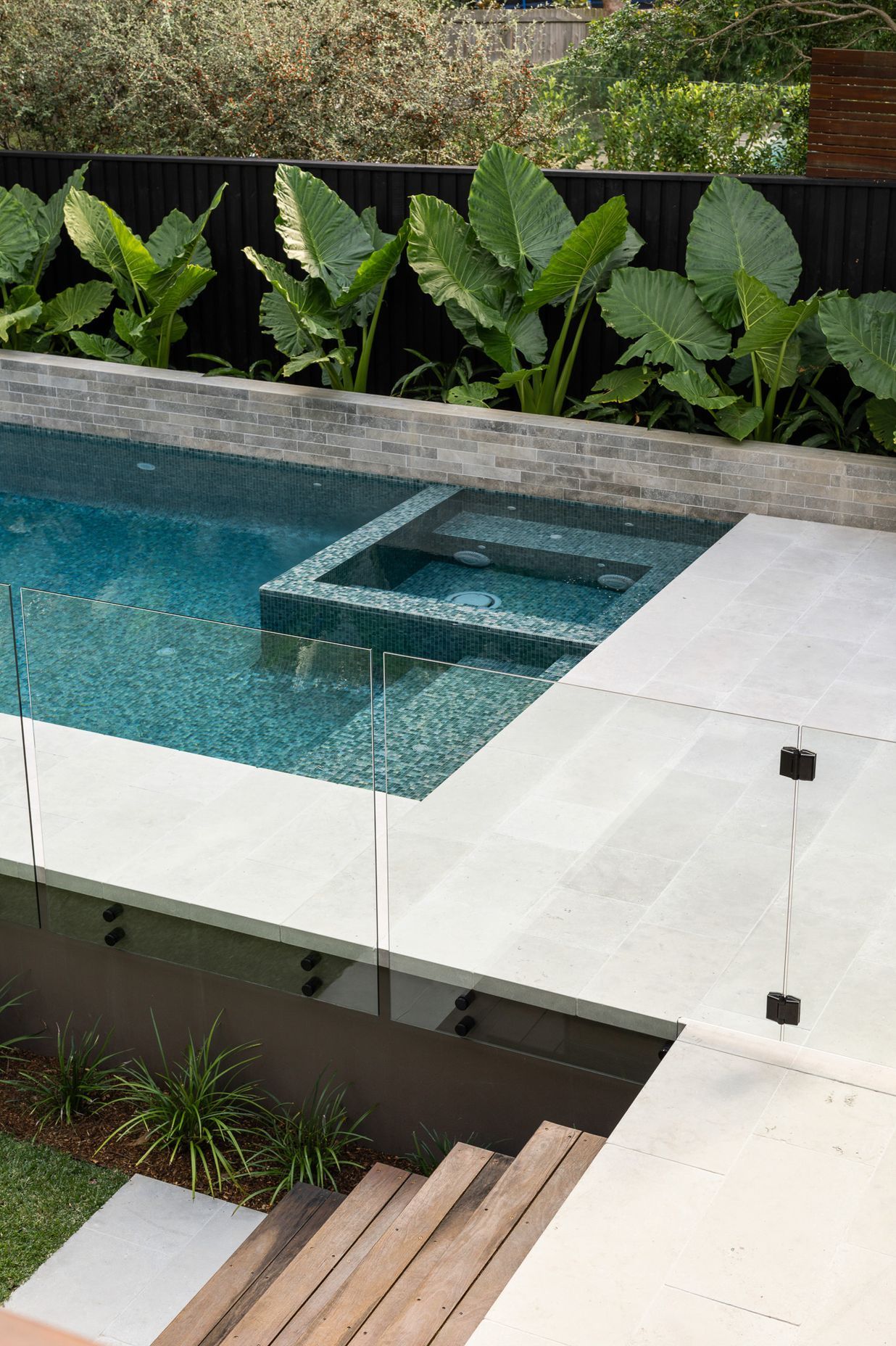 Wet Edge Pool