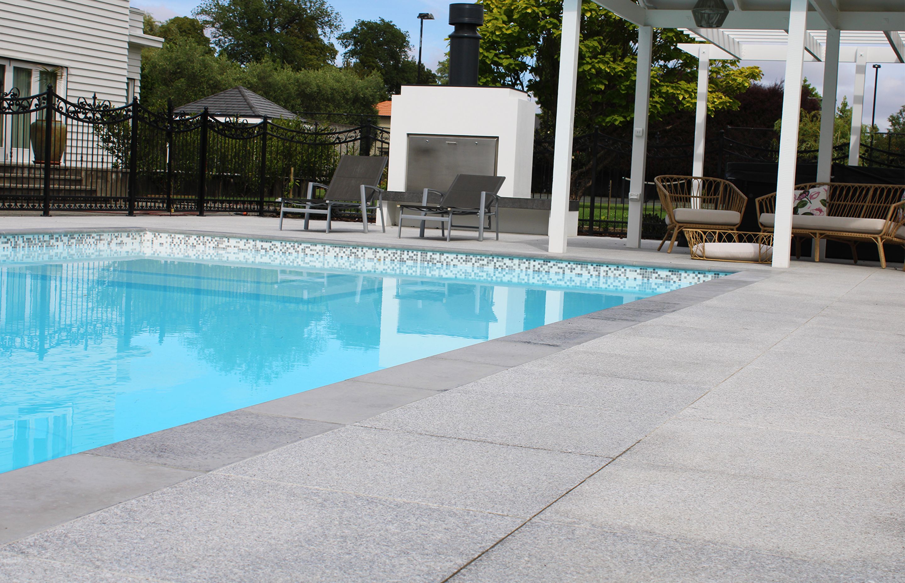 White Flamed Granite &amp; Smooth Charcoal Concrete Pavers