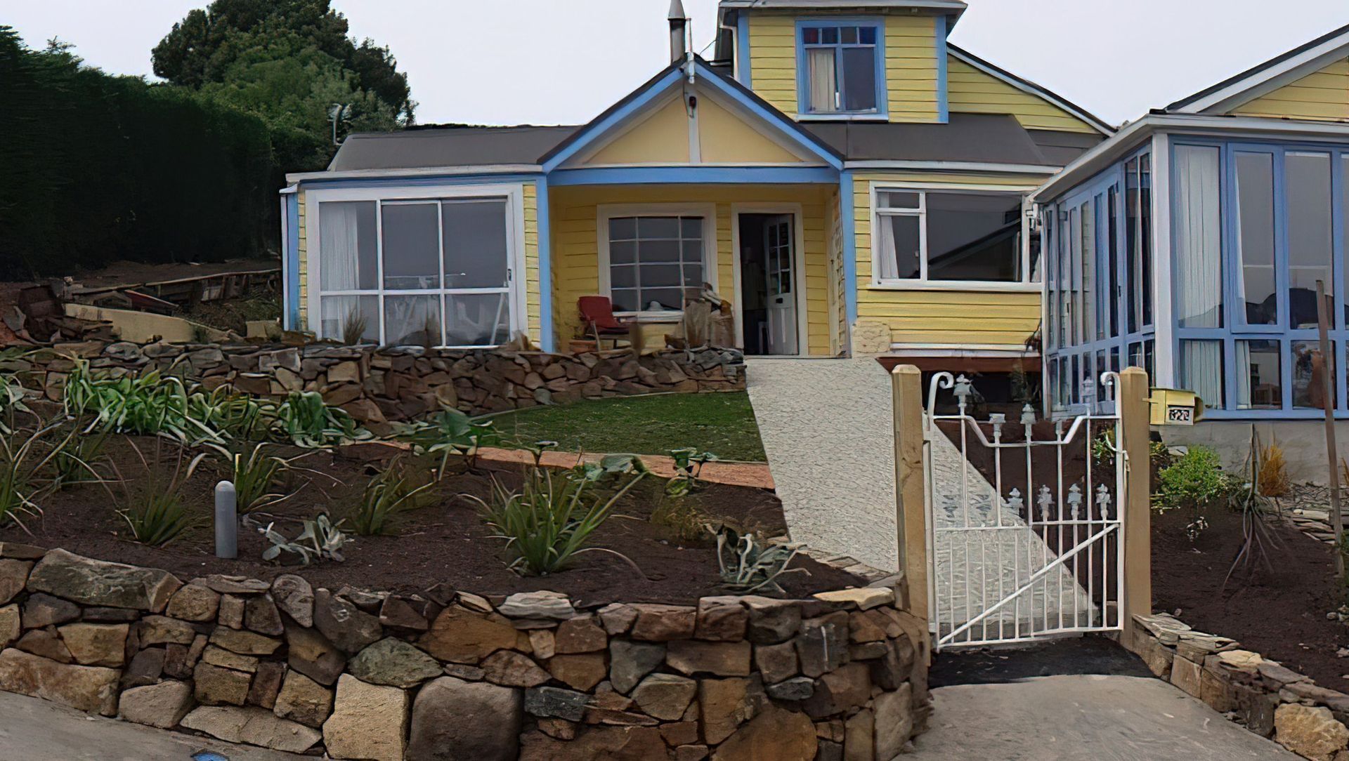 Modernising Makeover for Peninsula Property Street Frontage banner