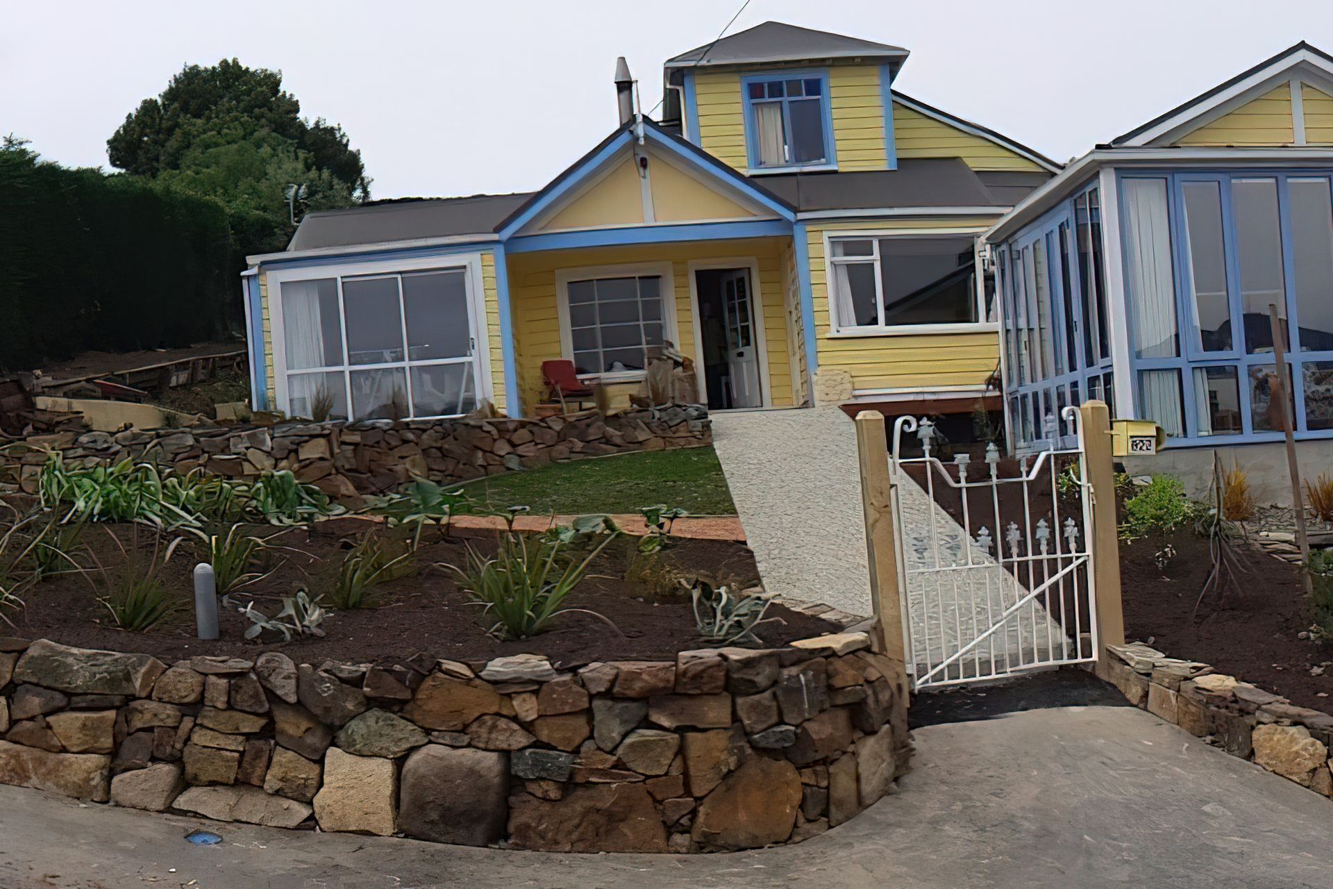 Modernising Makeover for Peninsula Property Street Frontage